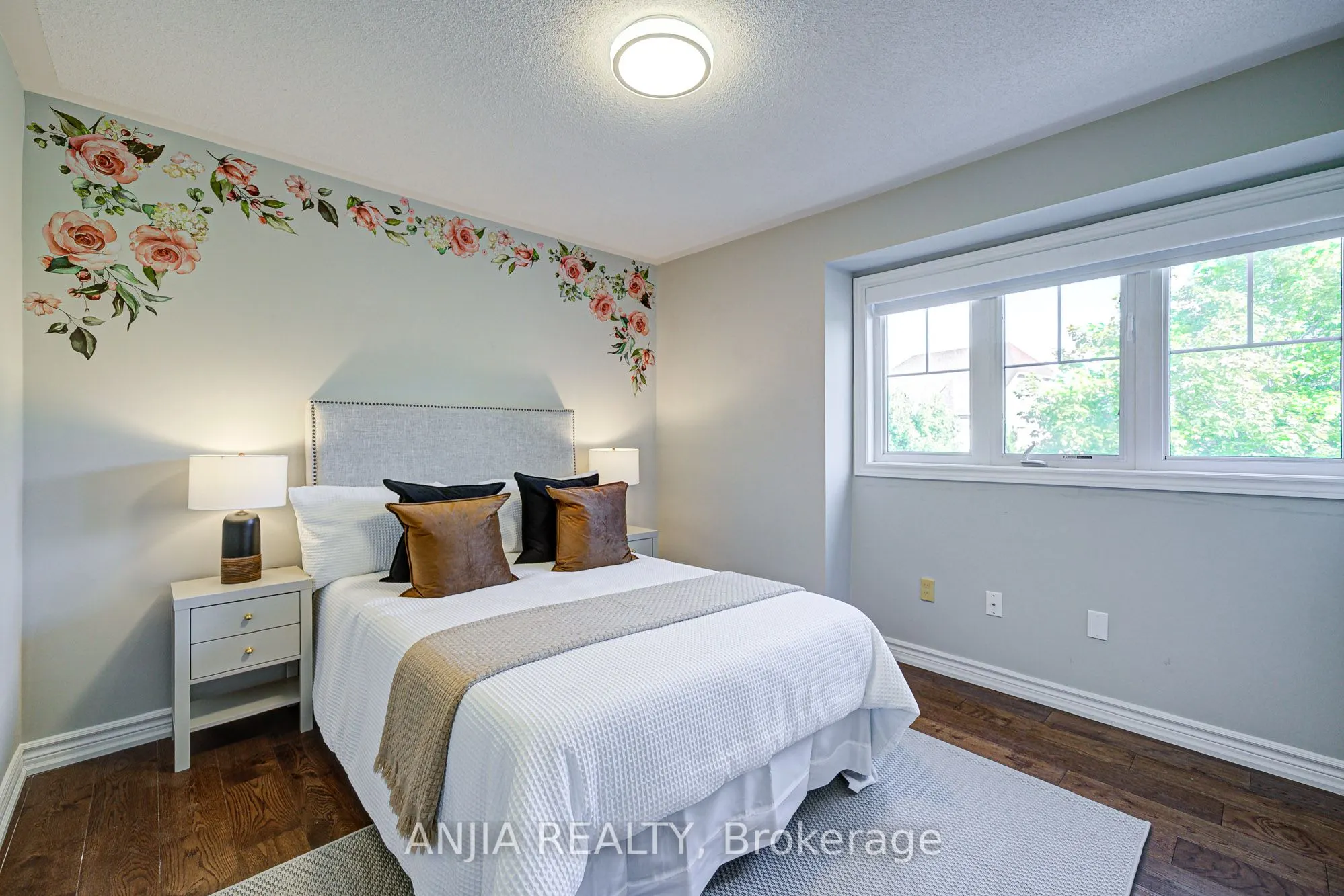 54 Rainbow Valley Crescent