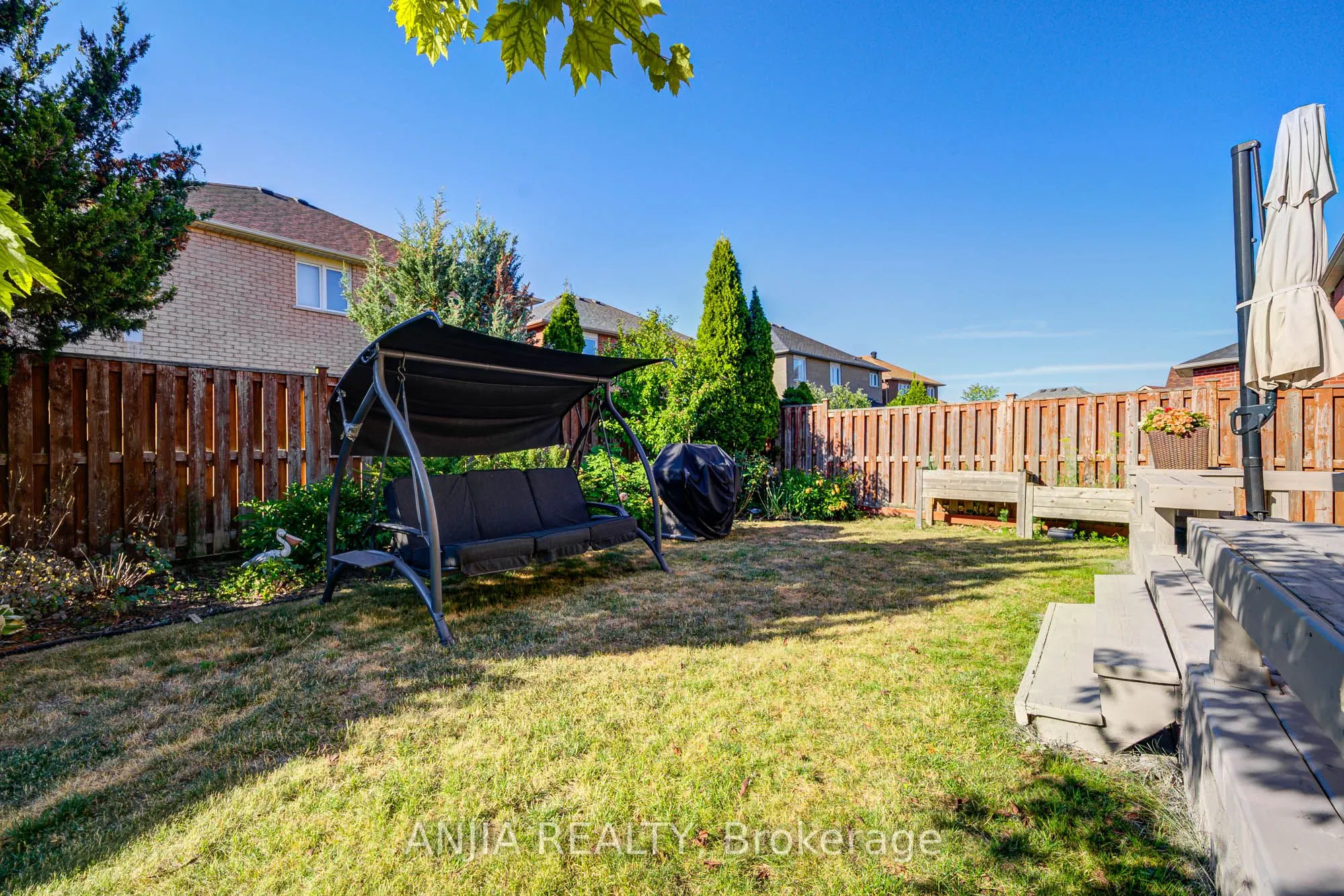 54 Rainbow Valley Crescent
