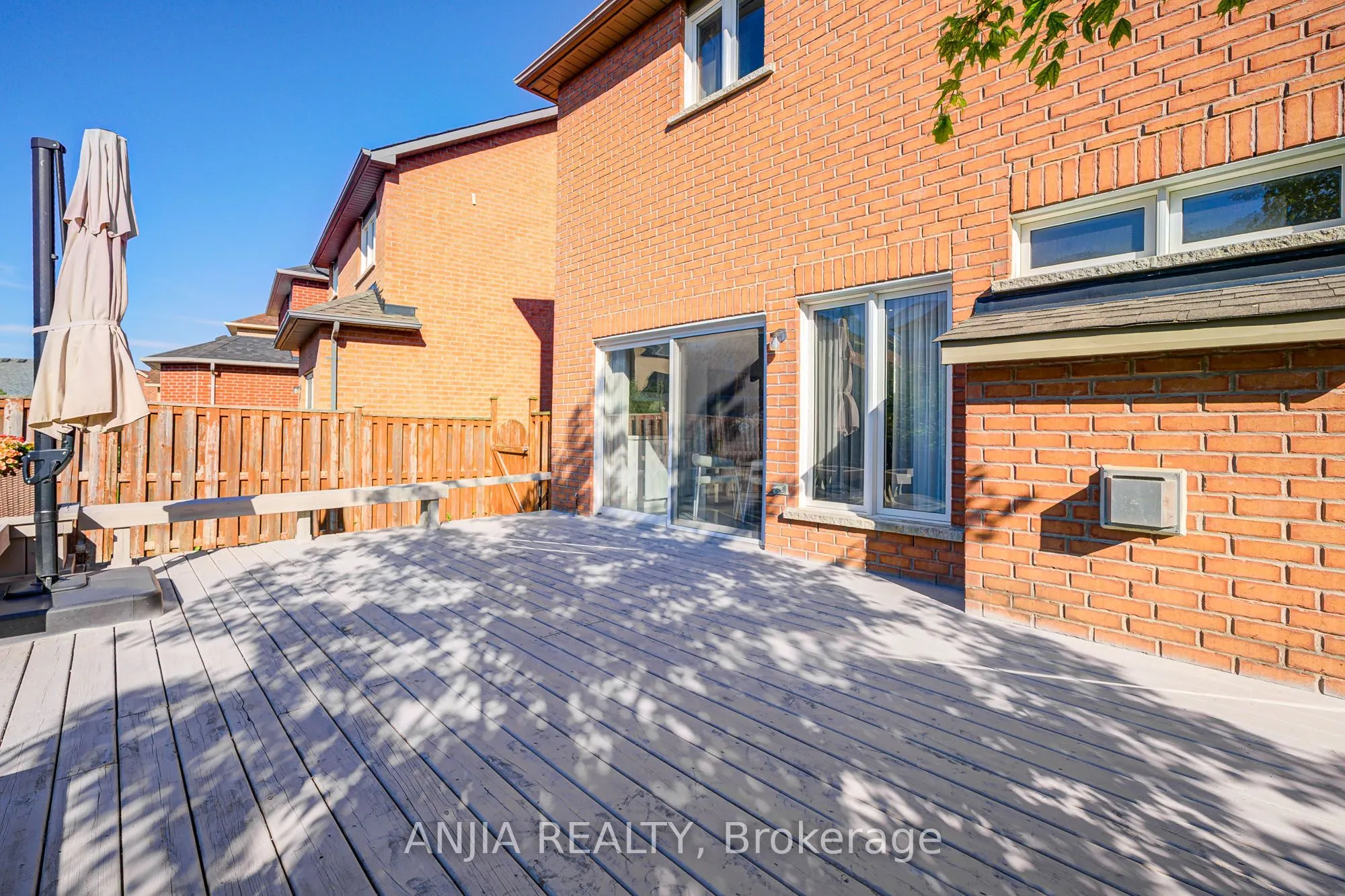 54 Rainbow Valley Crescent