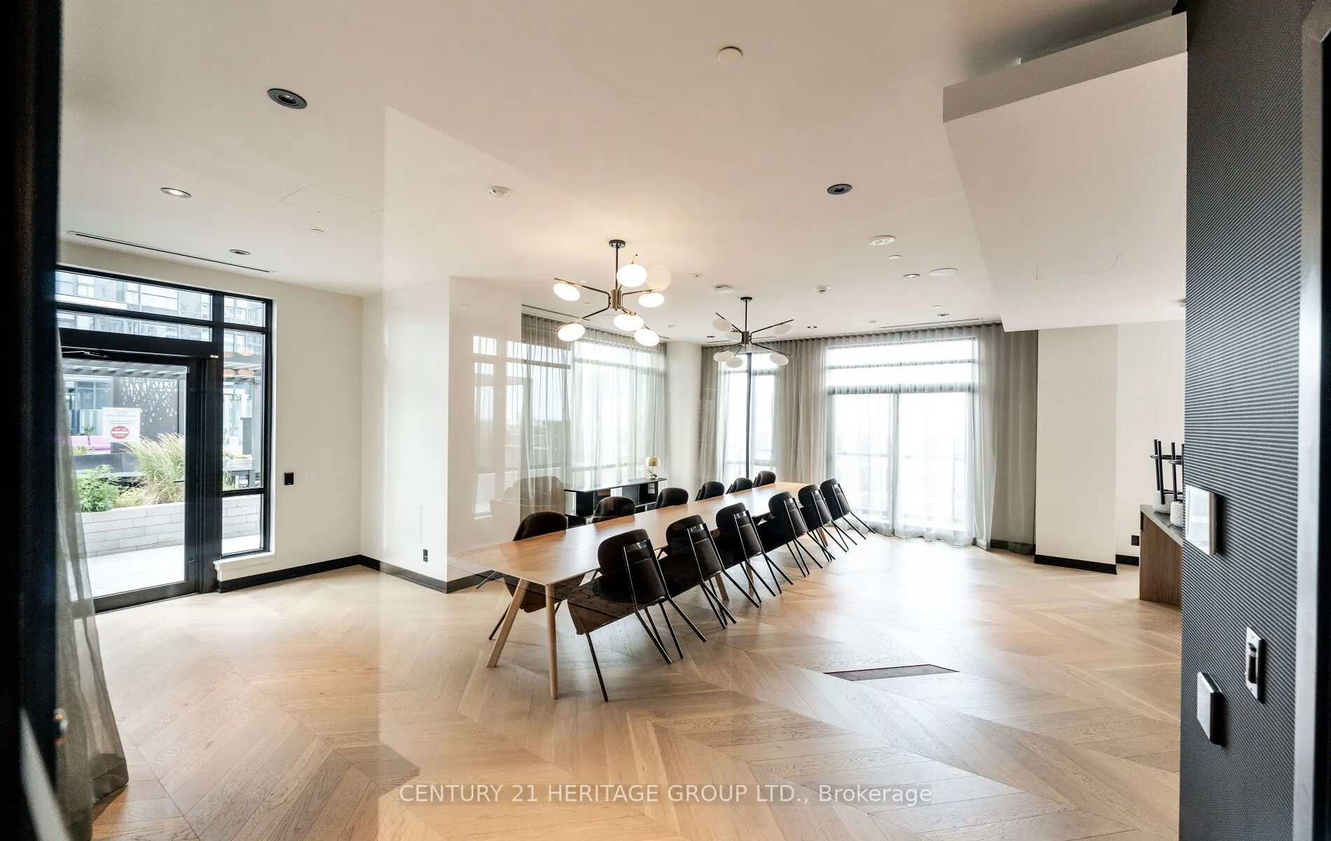 7950 Bathurst Street, #201