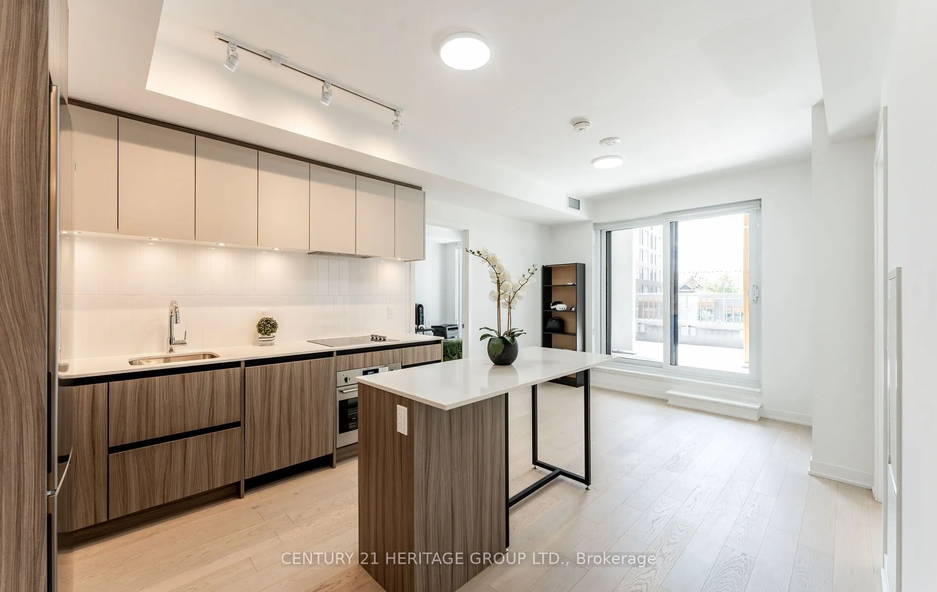 7950 Bathurst Street, #201