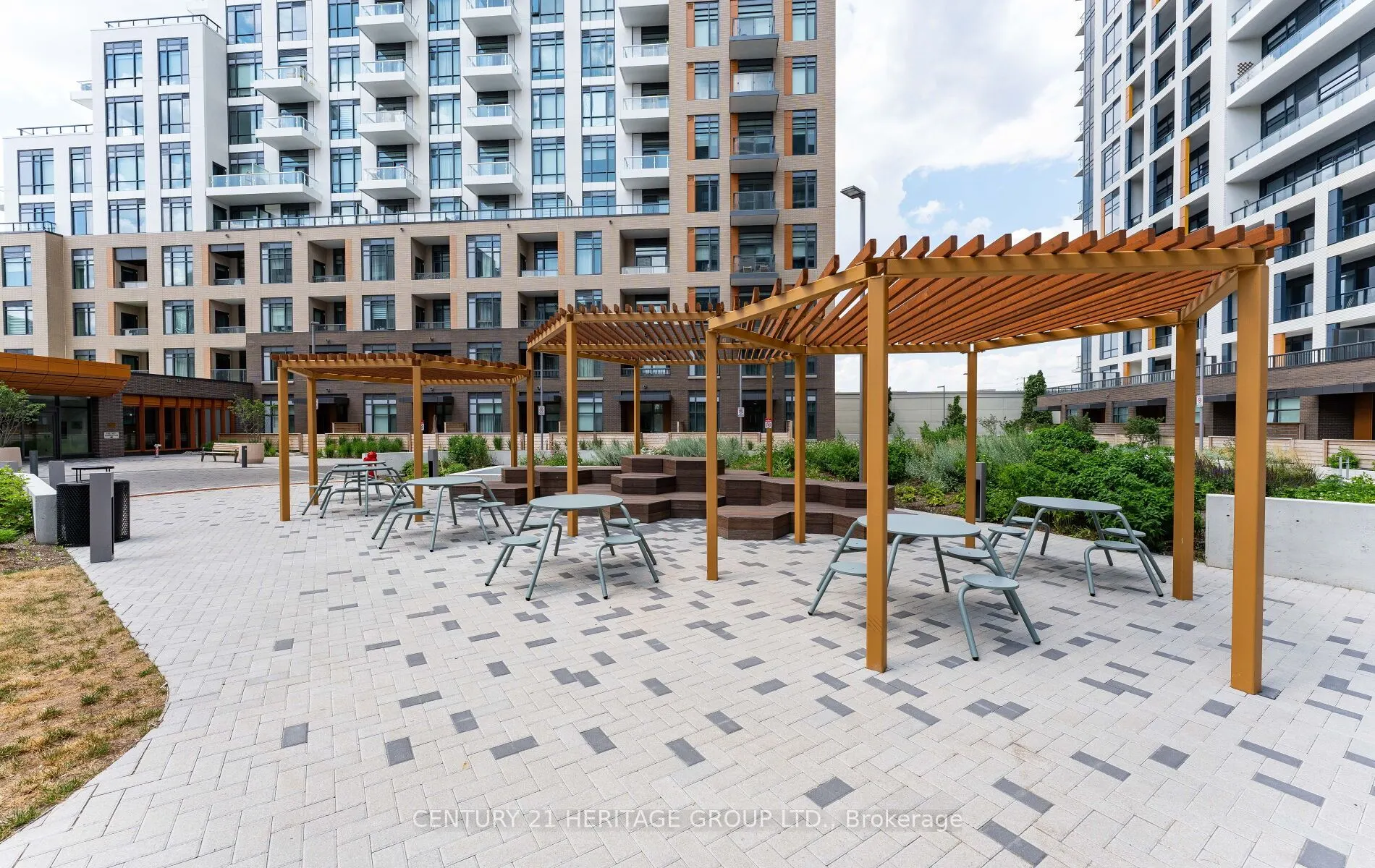 7950 Bathurst Street, #201