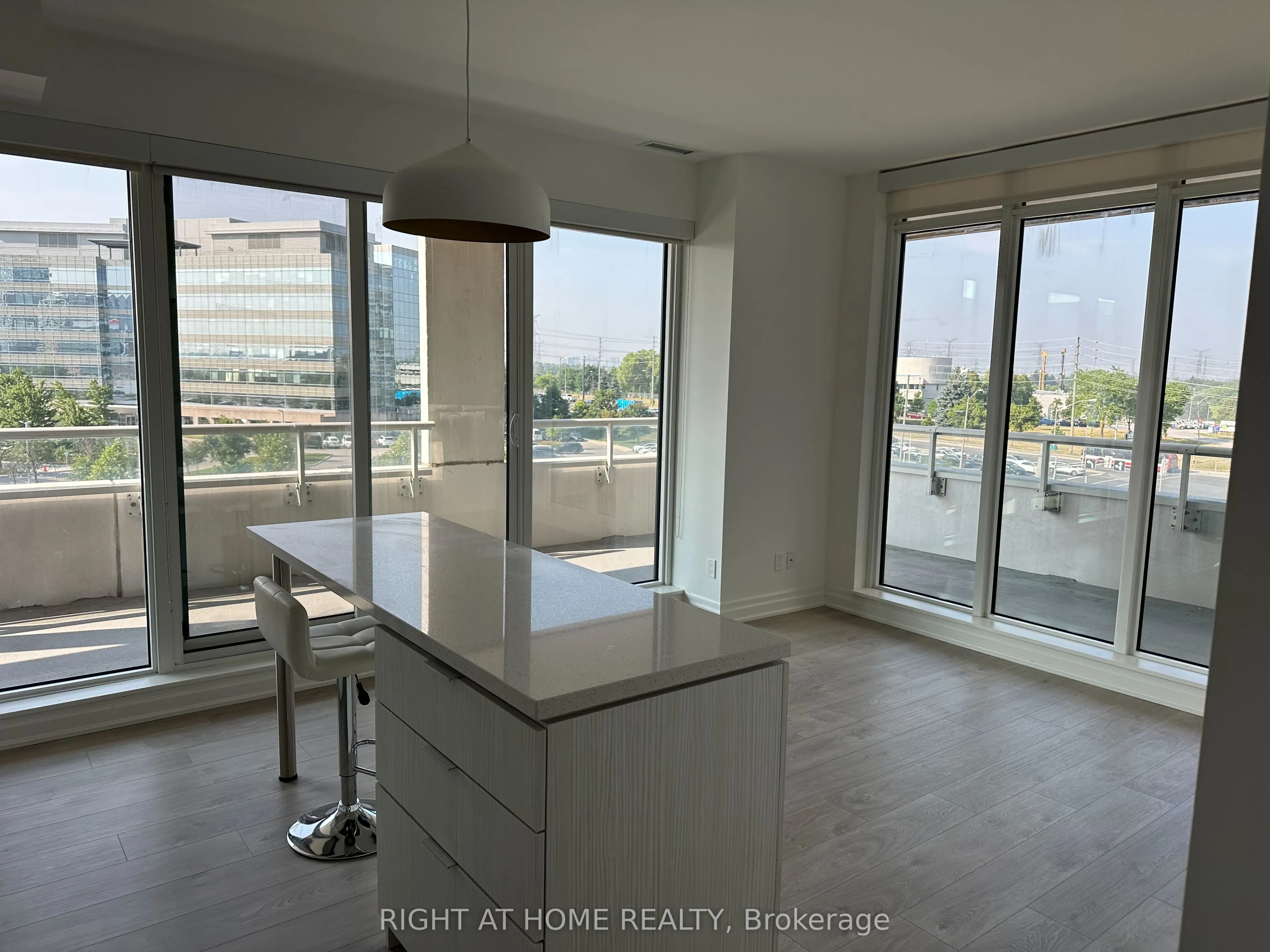 8 Rouge Valley Drive W, #513