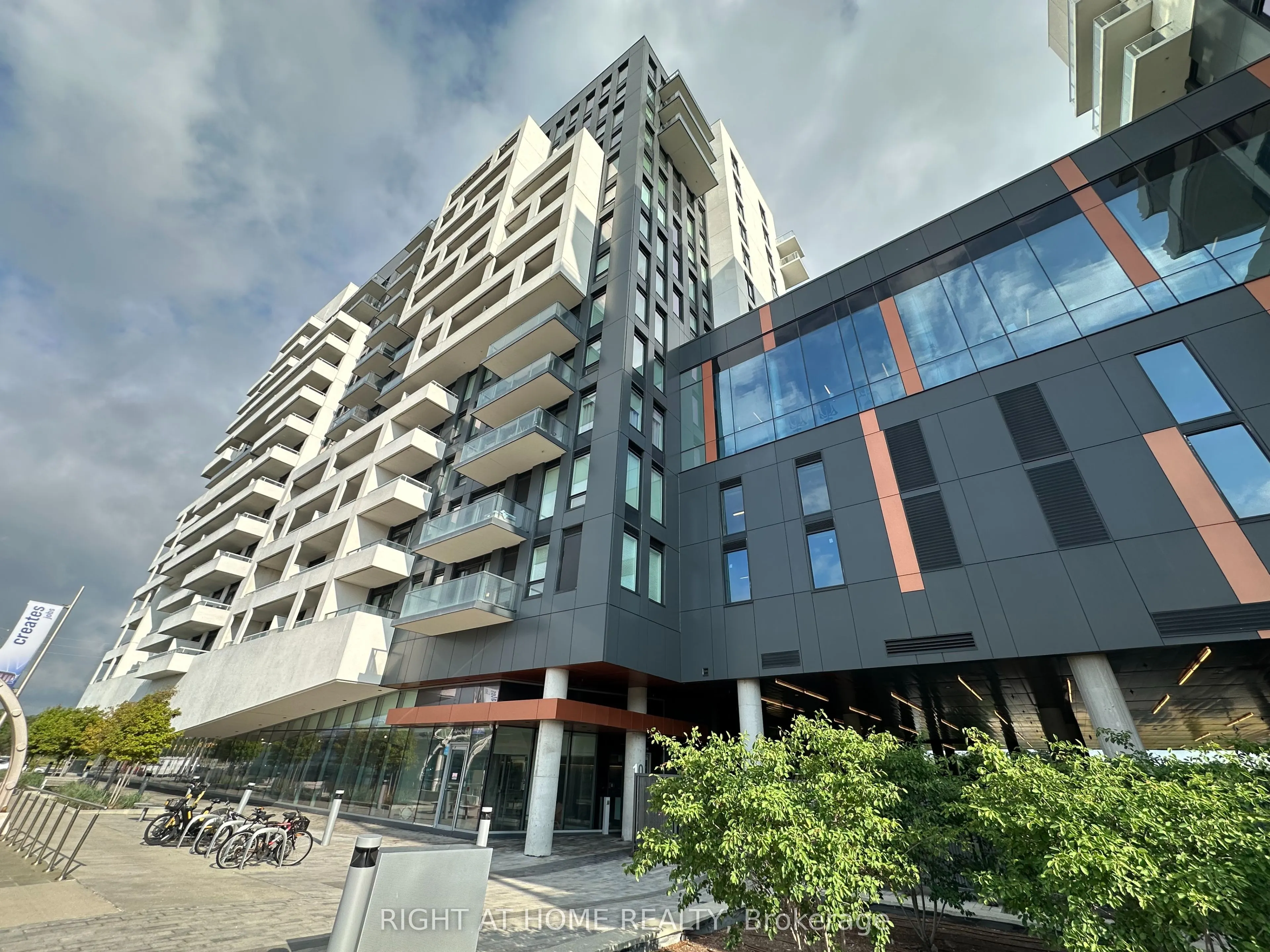 8 Rouge Valley Drive W, #513