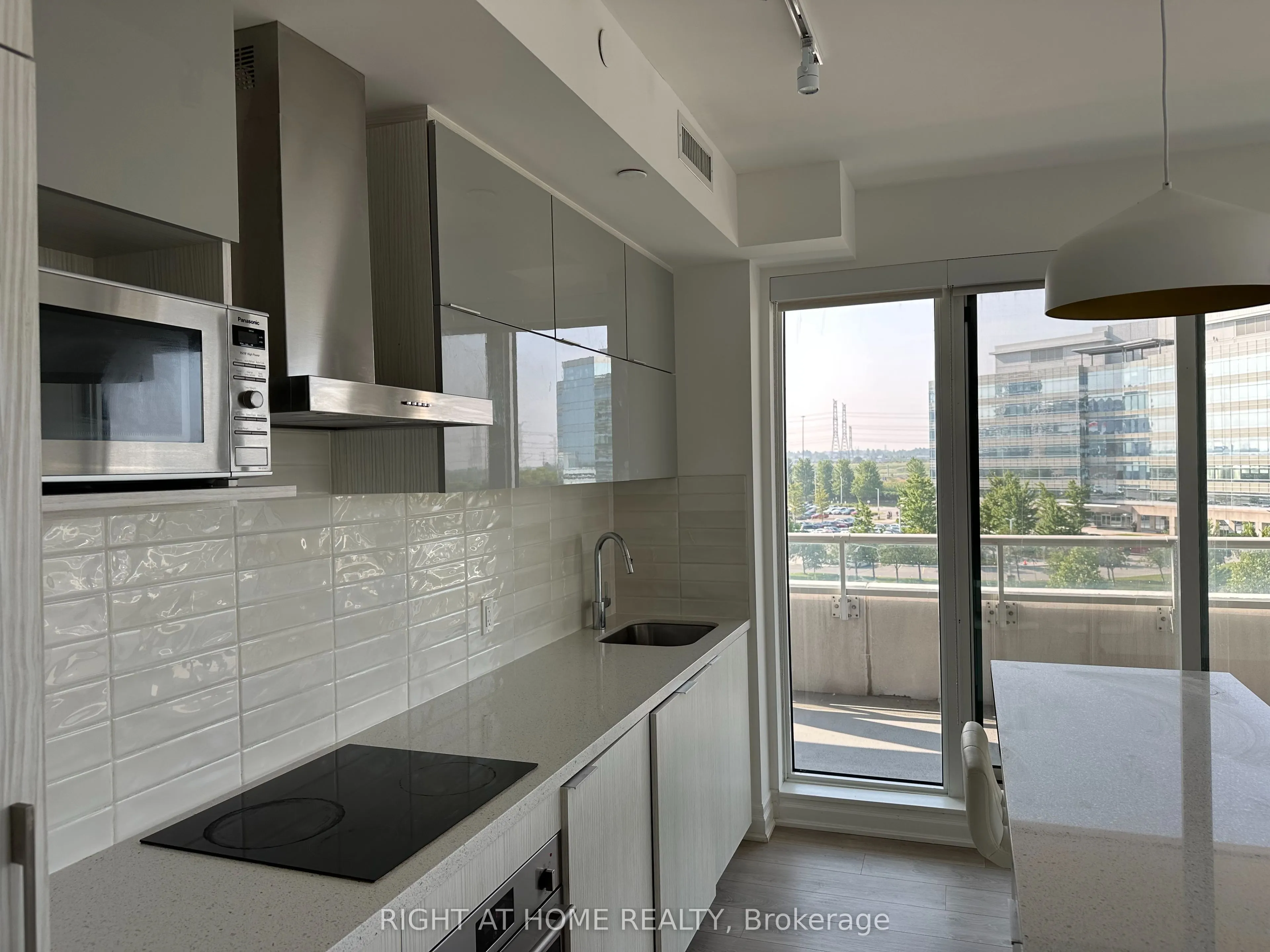 8 Rouge Valley Drive W, #513