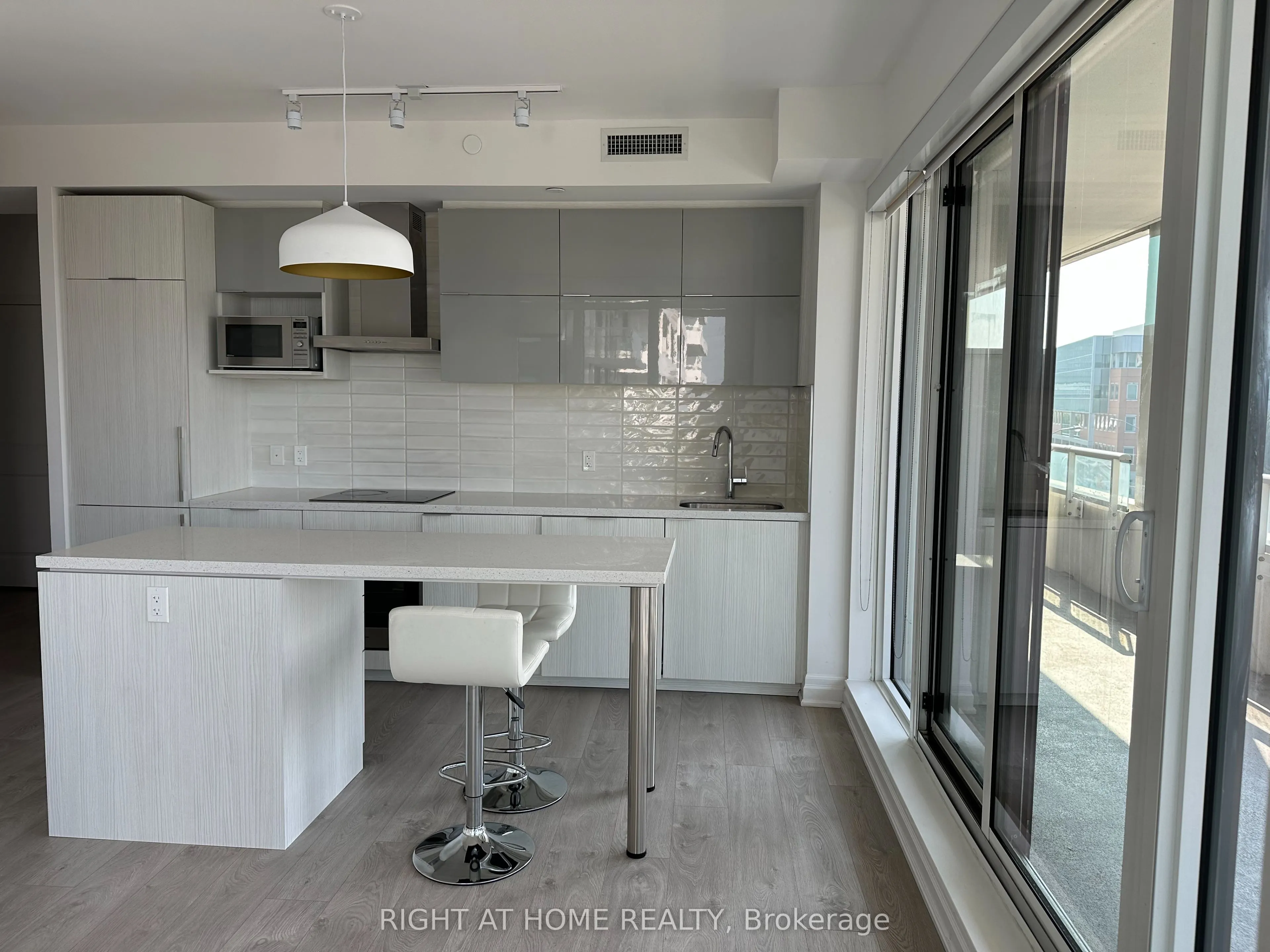 8 Rouge Valley Drive W, #513