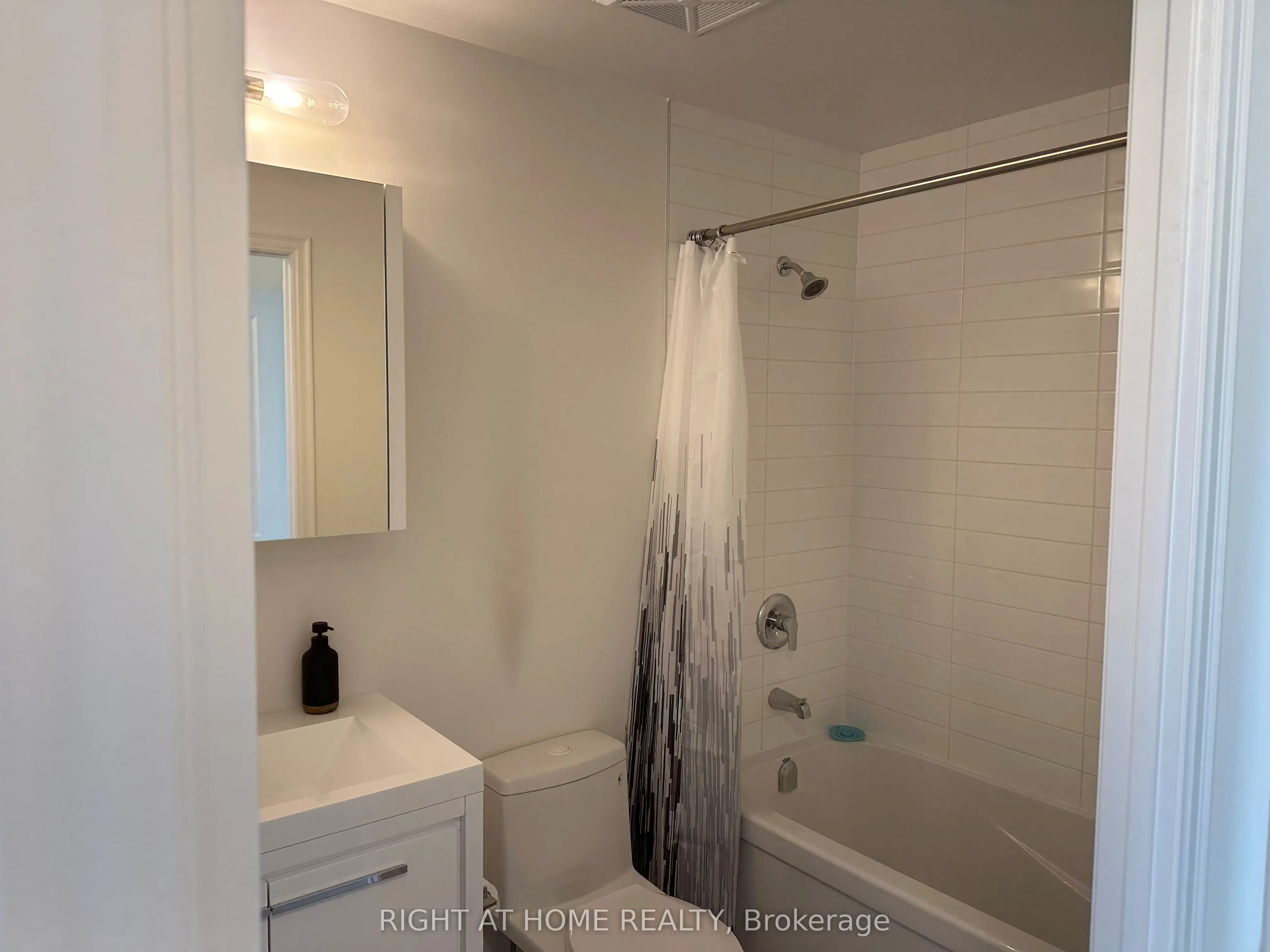 8 Rouge Valley Drive W, #513