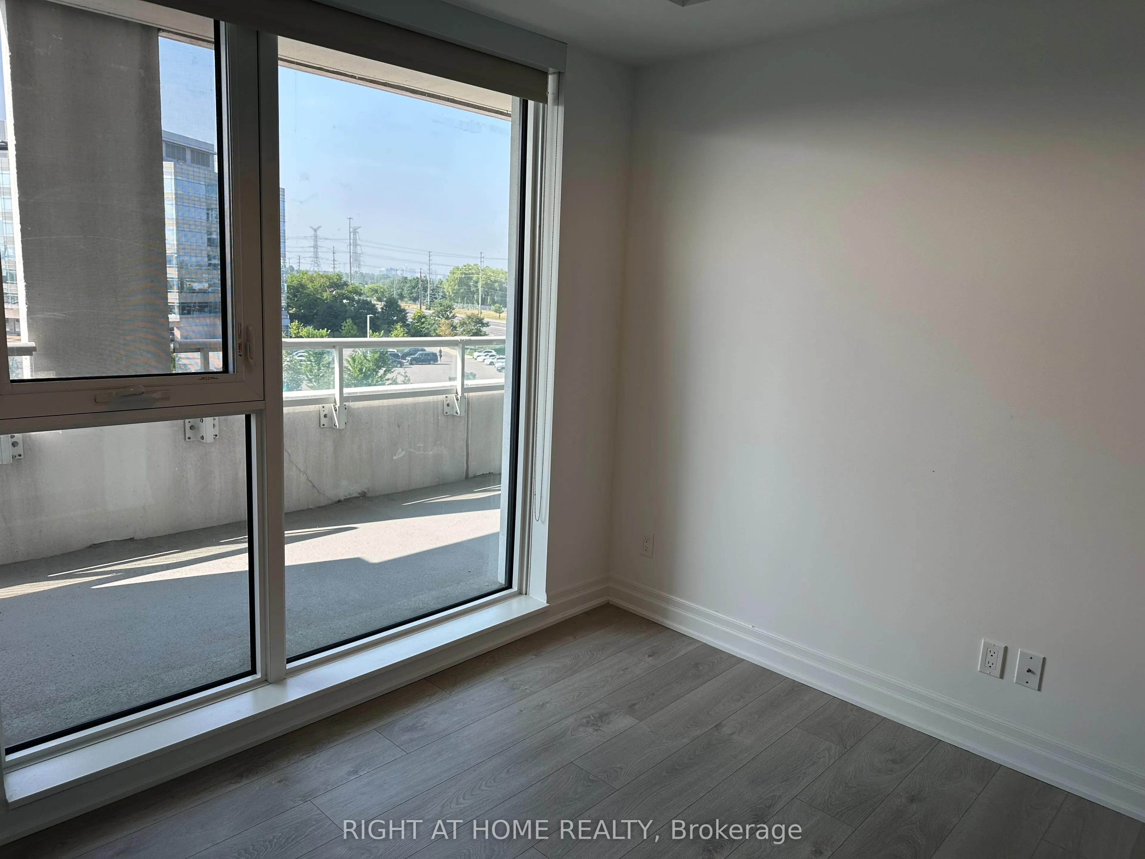 8 Rouge Valley Drive W, #513