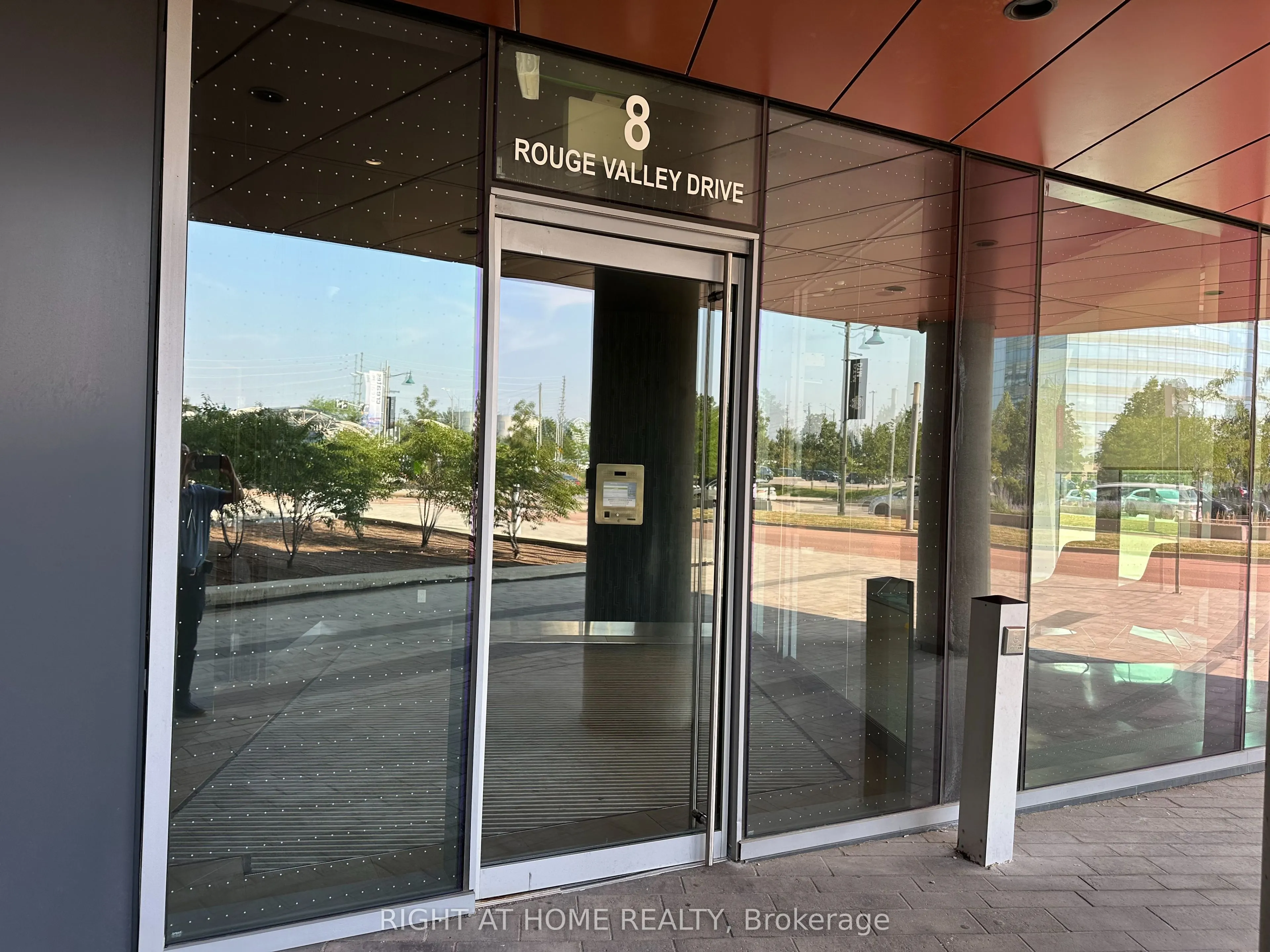 8 Rouge Valley Drive W, #513
