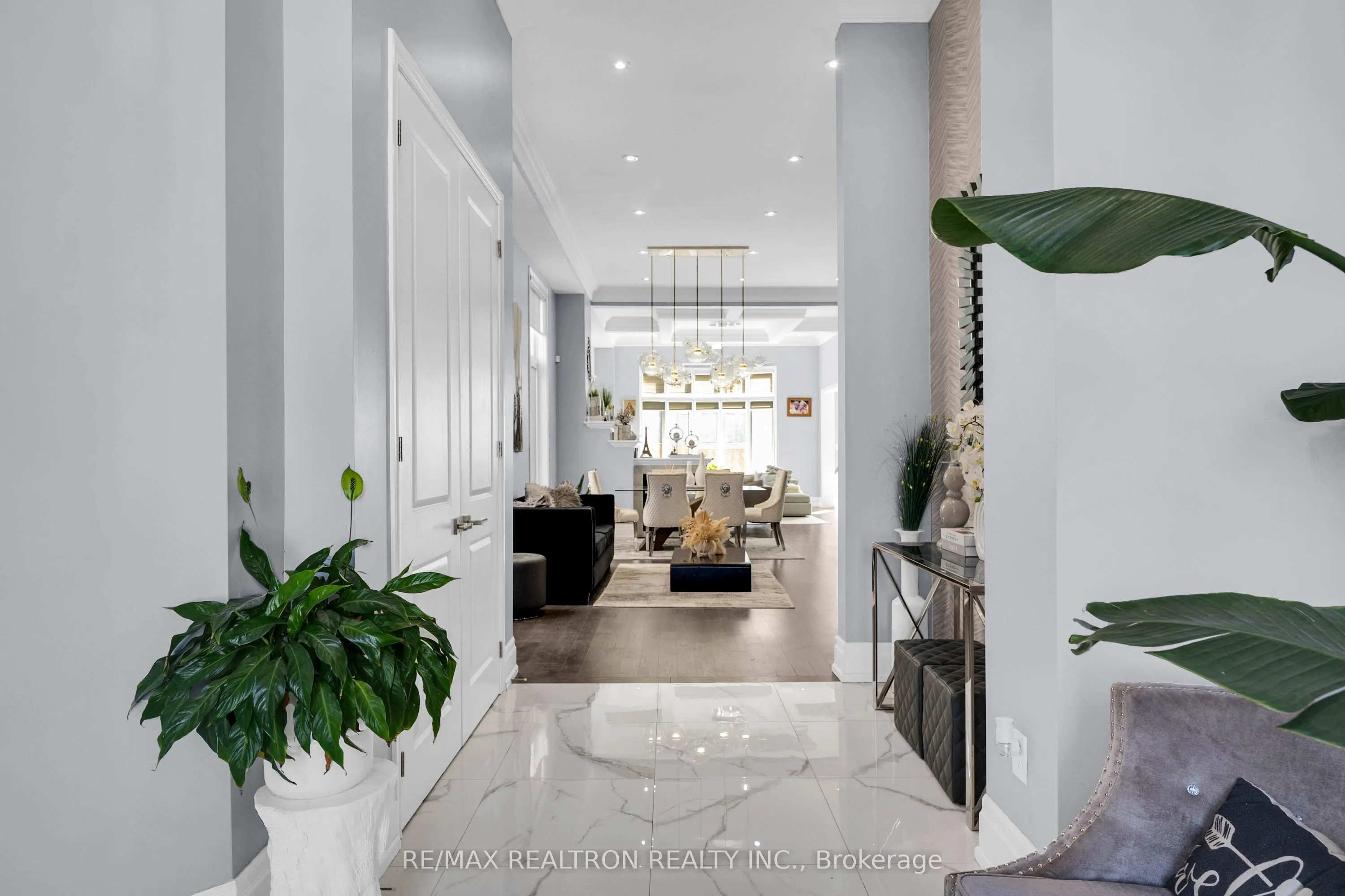 15 Cannes Avenue E