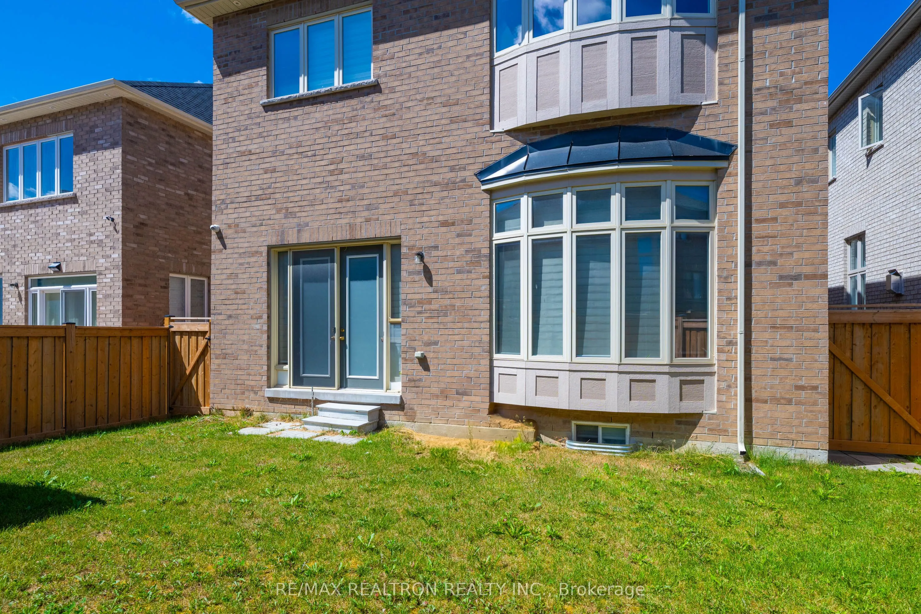 15 Cannes Avenue E