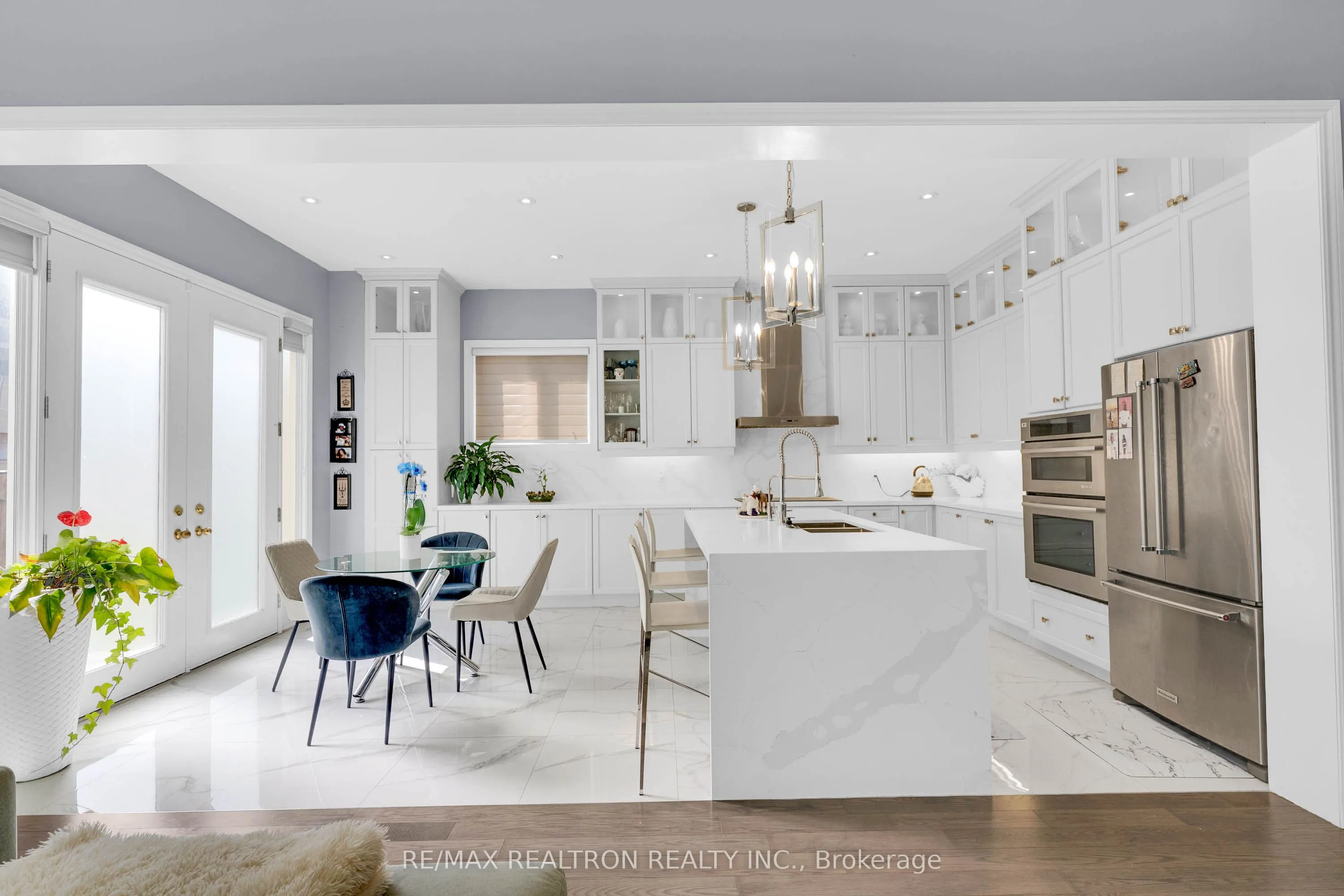 15 Cannes Avenue E