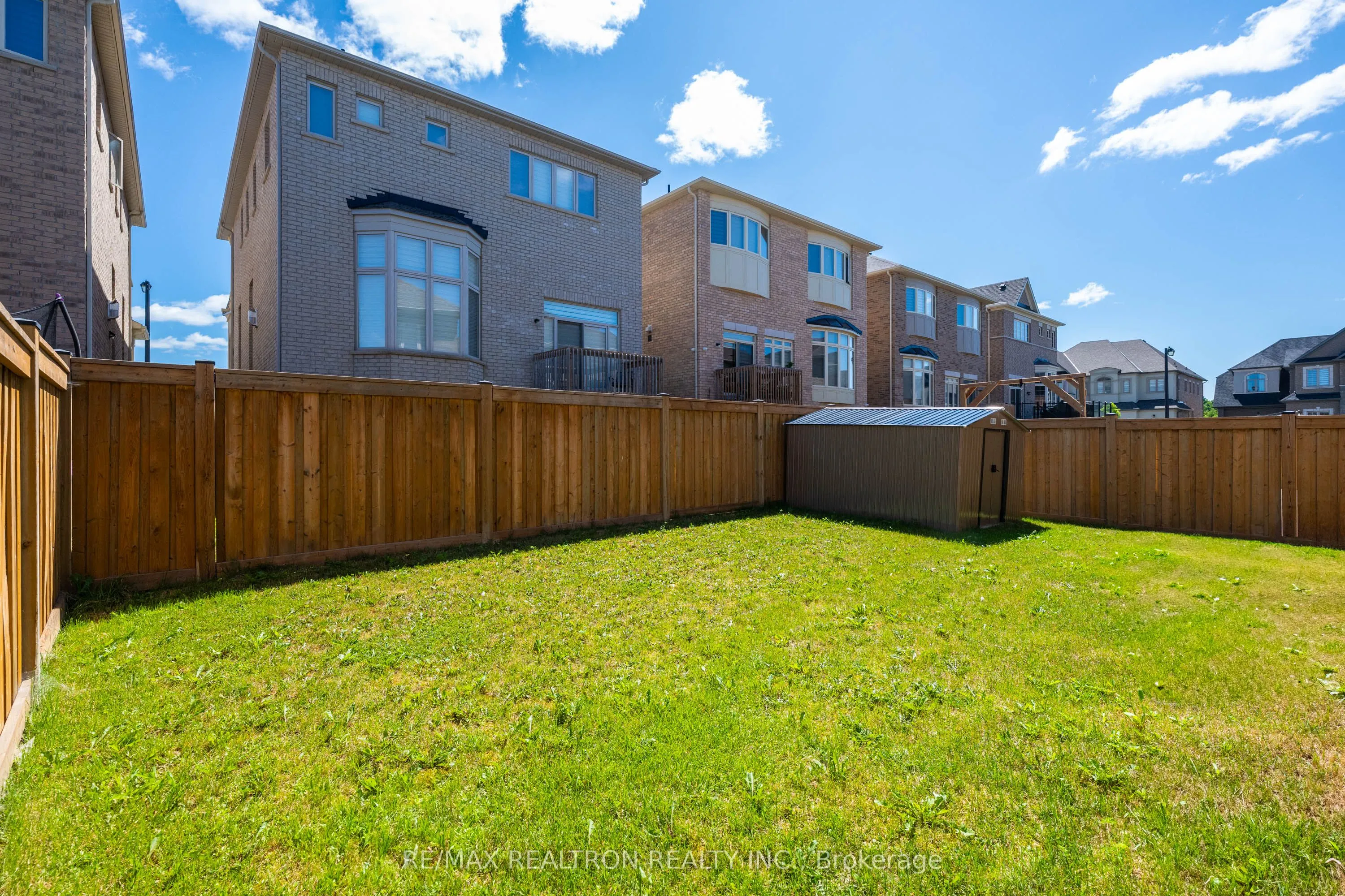 15 Cannes Avenue E