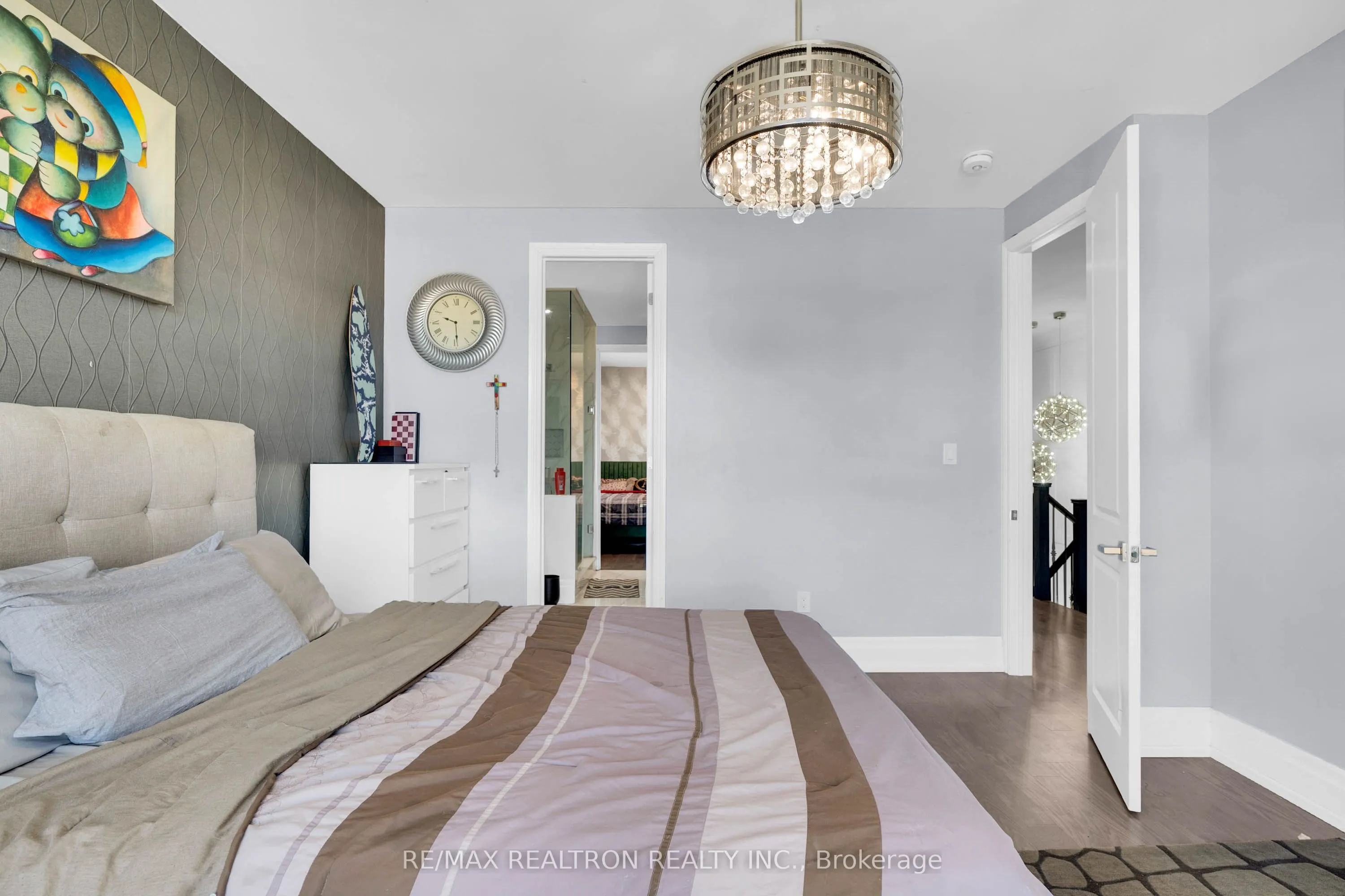 15 Cannes Avenue E