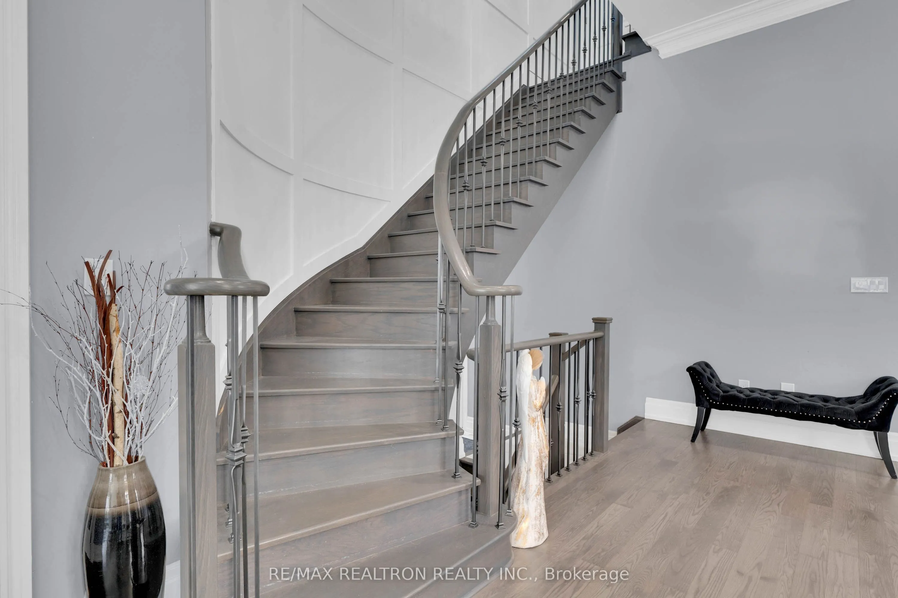 15 Cannes Avenue E