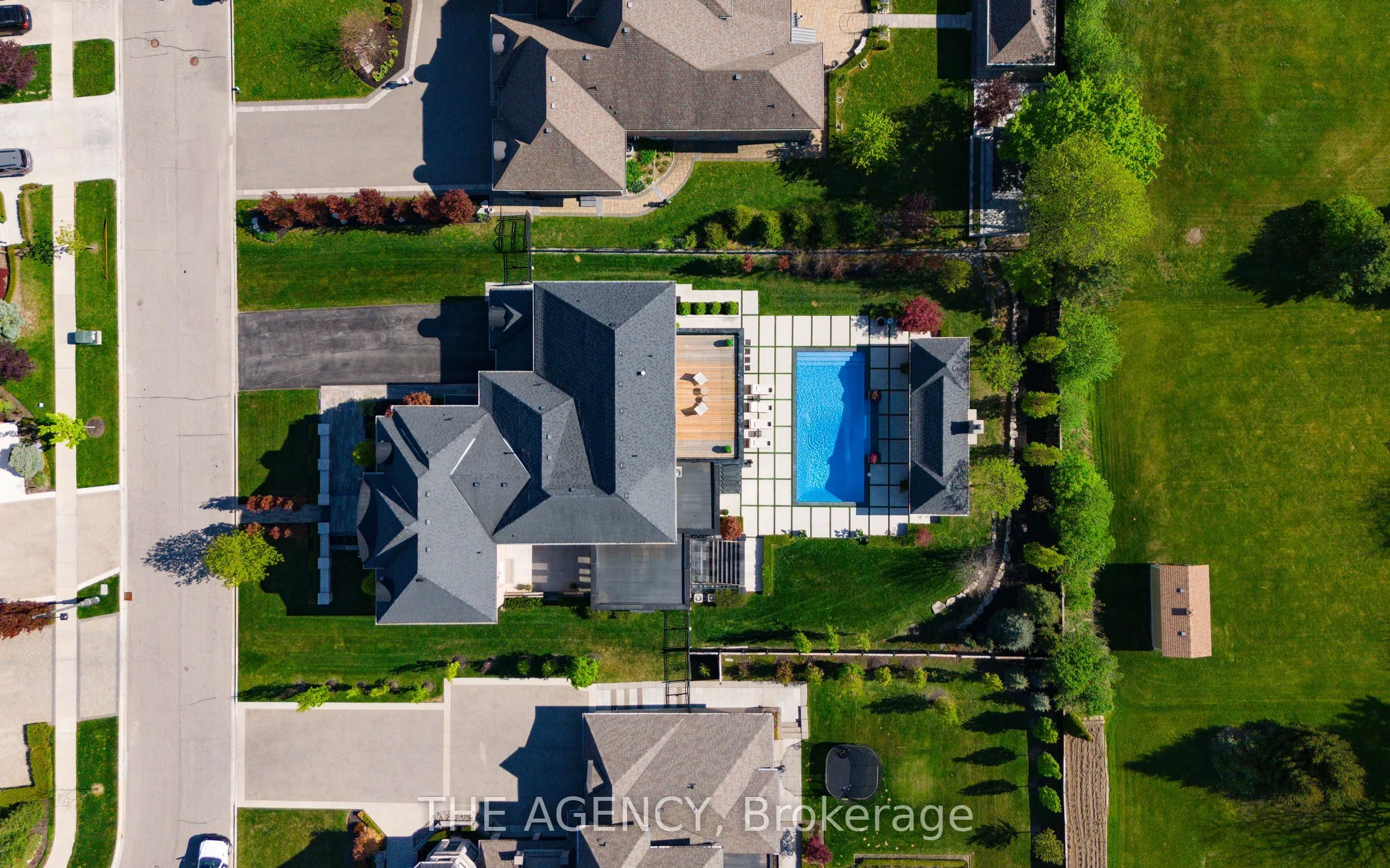 18 Westbrooke Boulevard