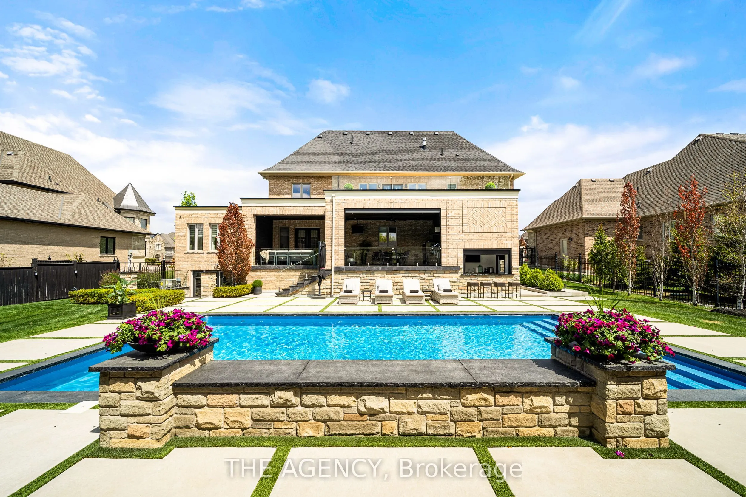 18 Westbrooke Boulevard