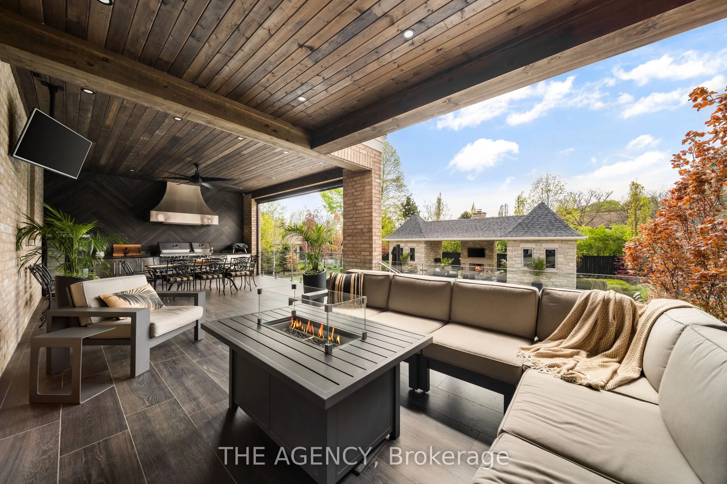 18 Westbrooke Boulevard