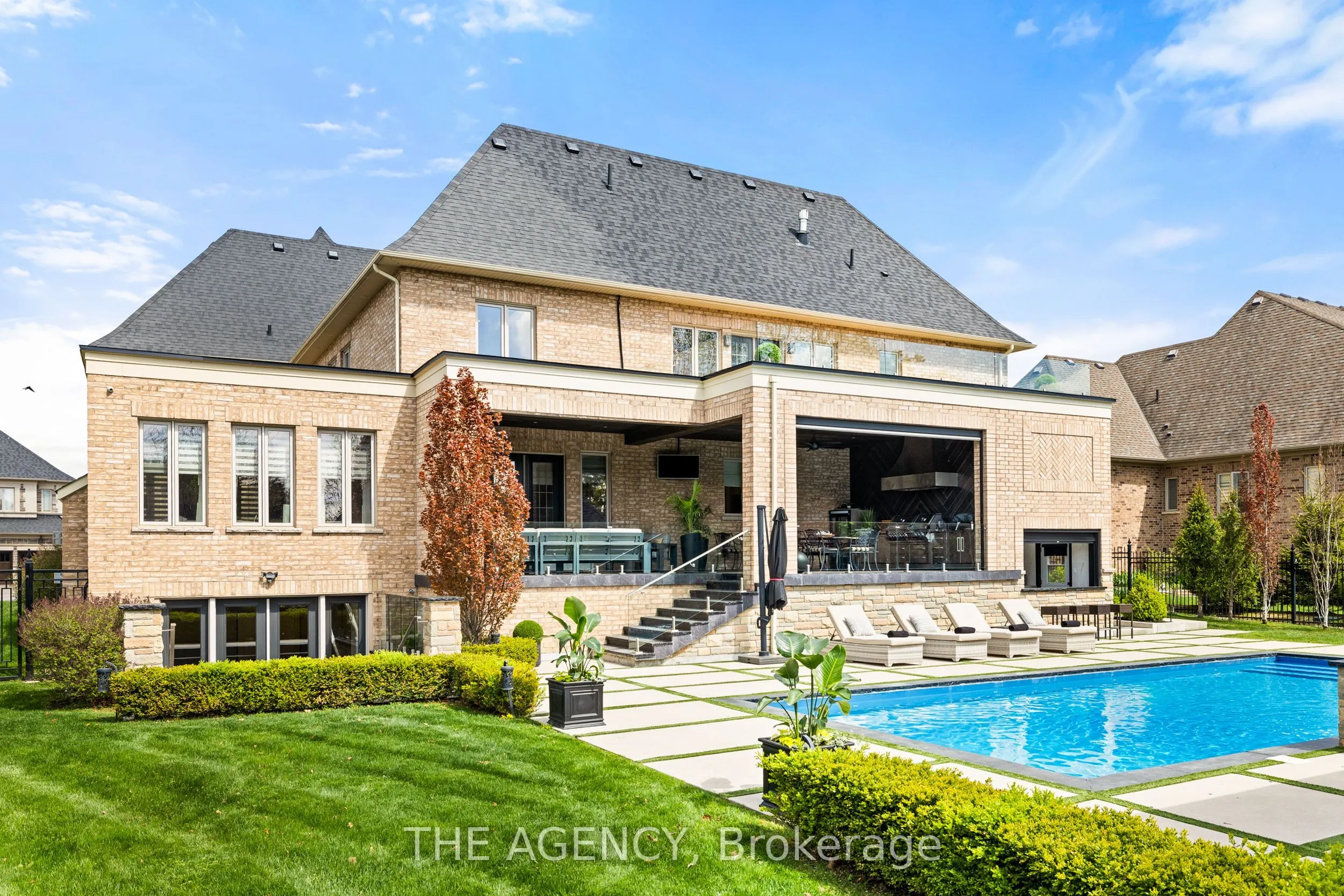18 Westbrooke Boulevard