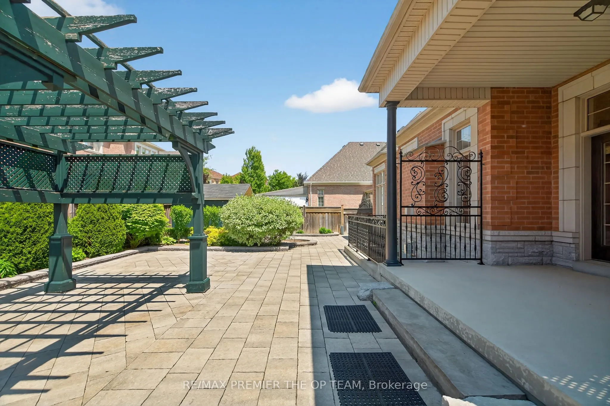 24 Grand Vellore Crescent