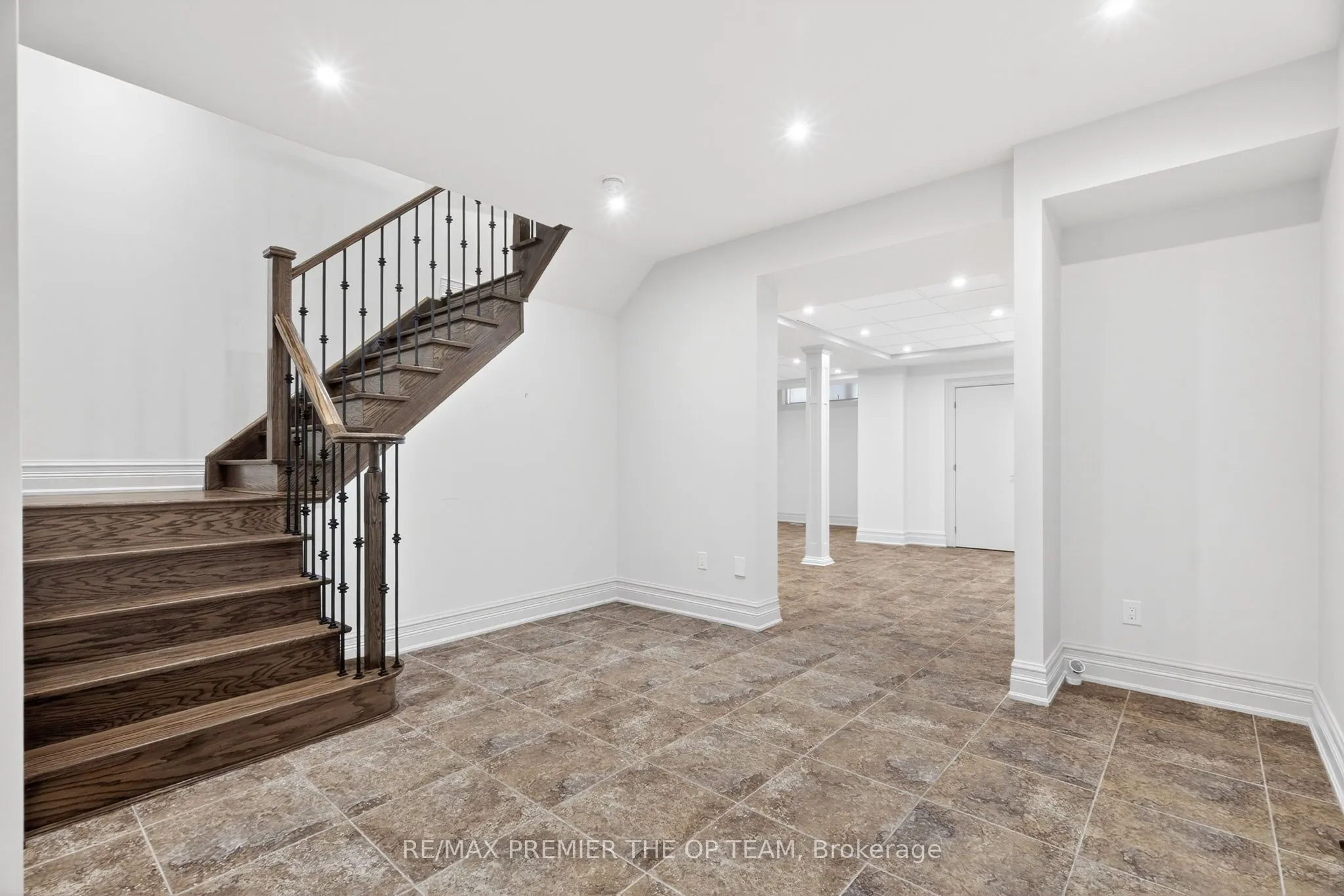 24 Grand Vellore Crescent