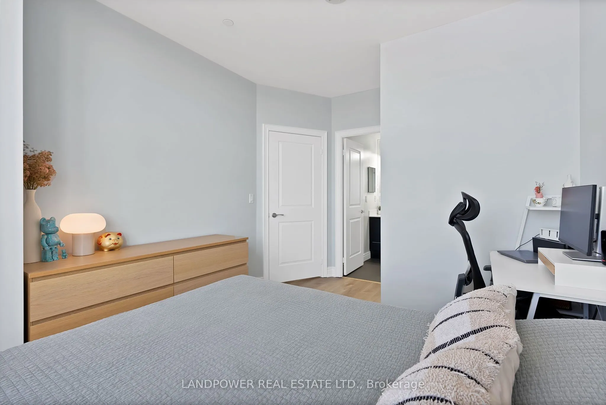 99 South Town Centre Boulevard, #916