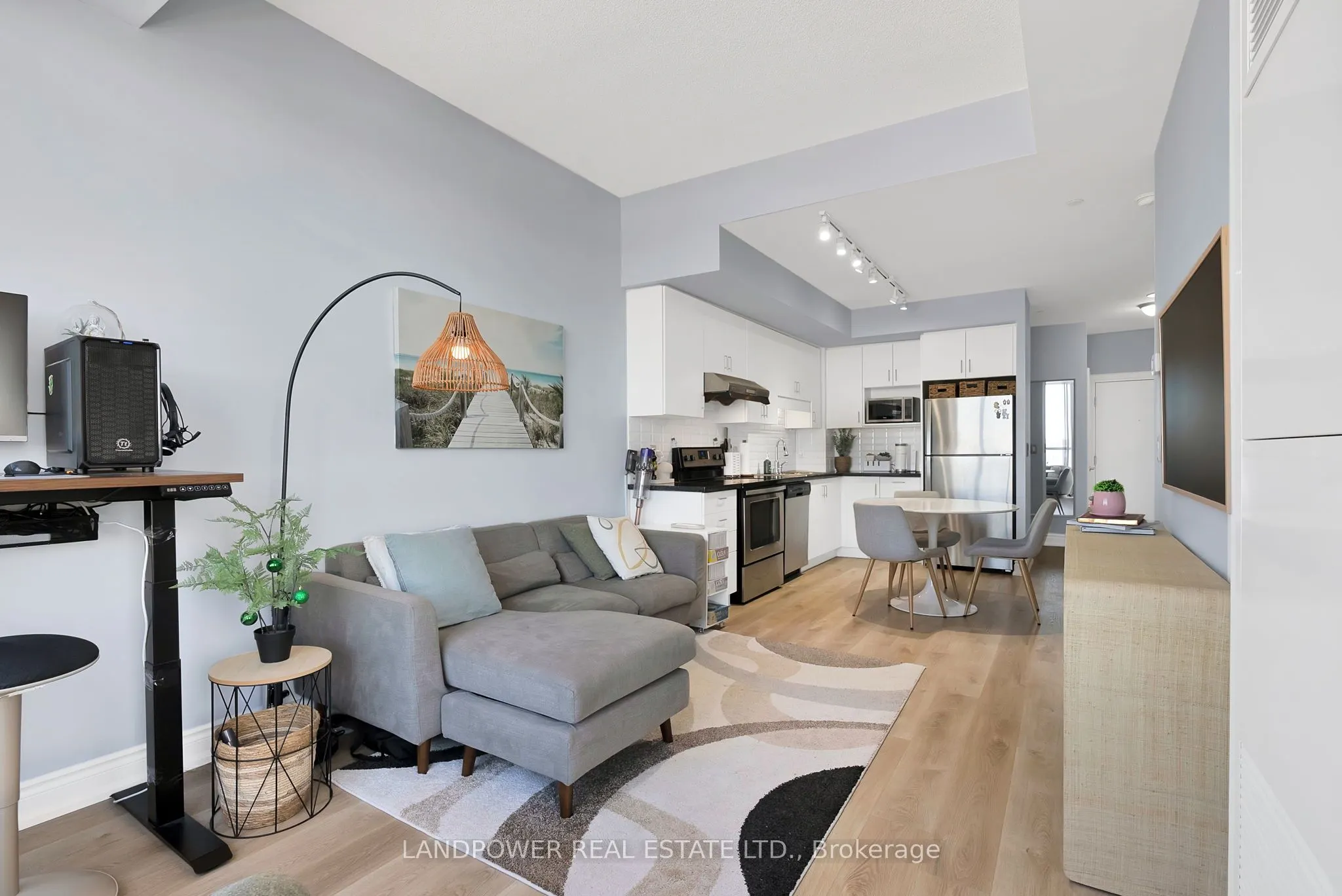 99 South Town Centre Boulevard, #916