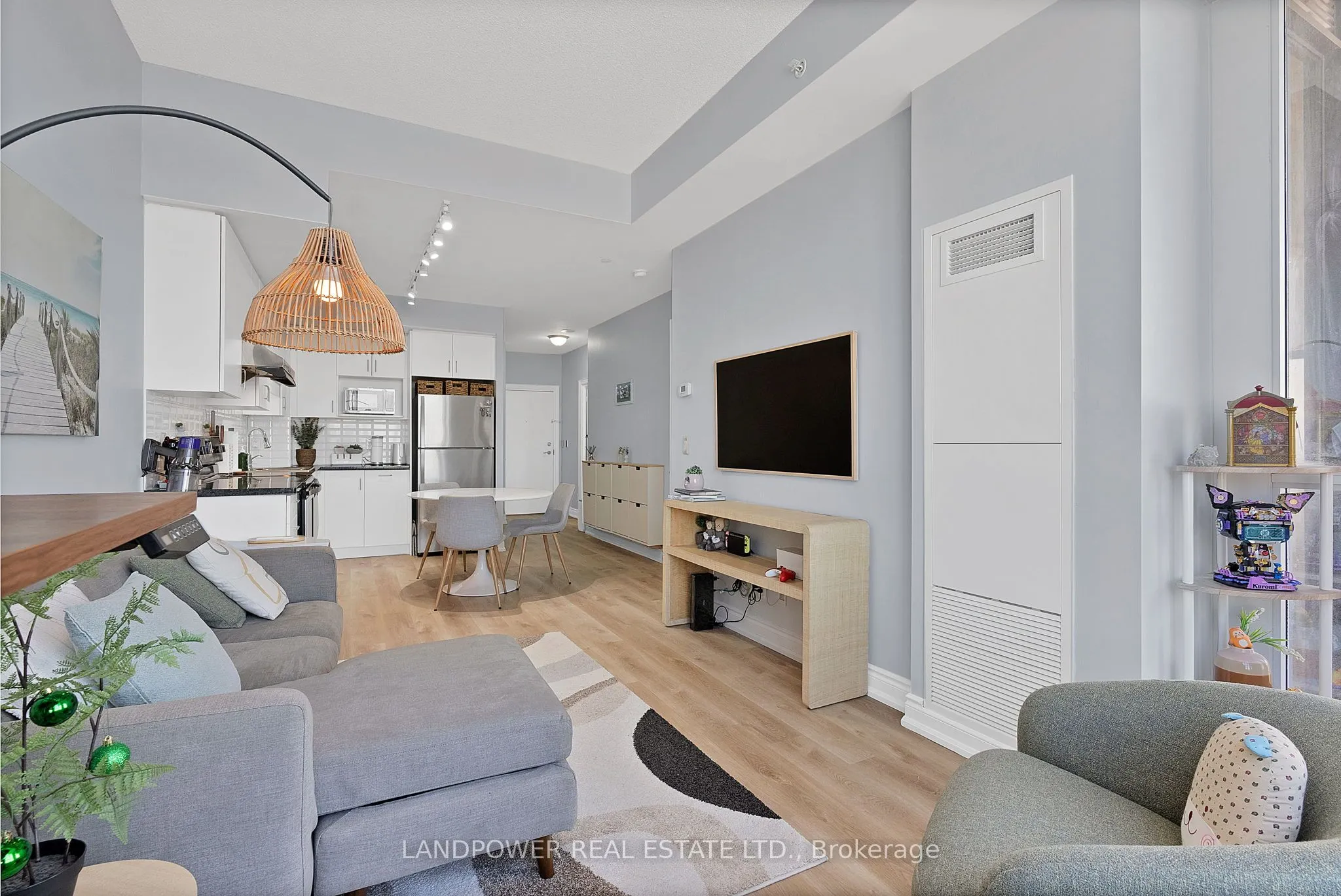 99 South Town Centre Boulevard, #916