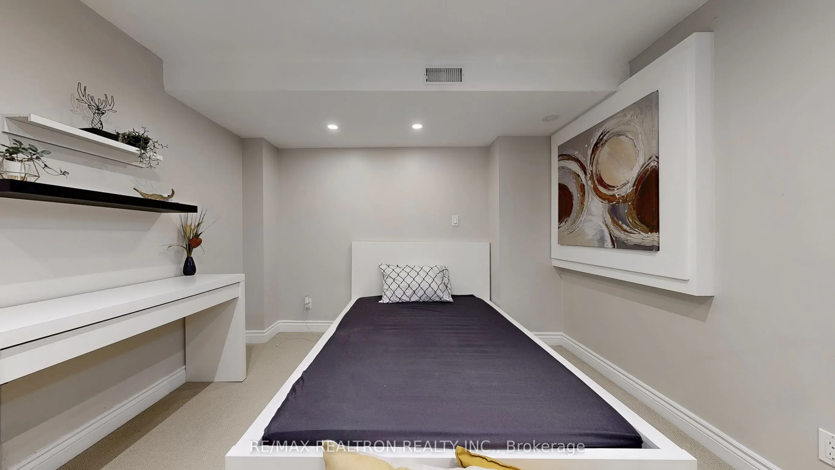 255 SELWYN Road