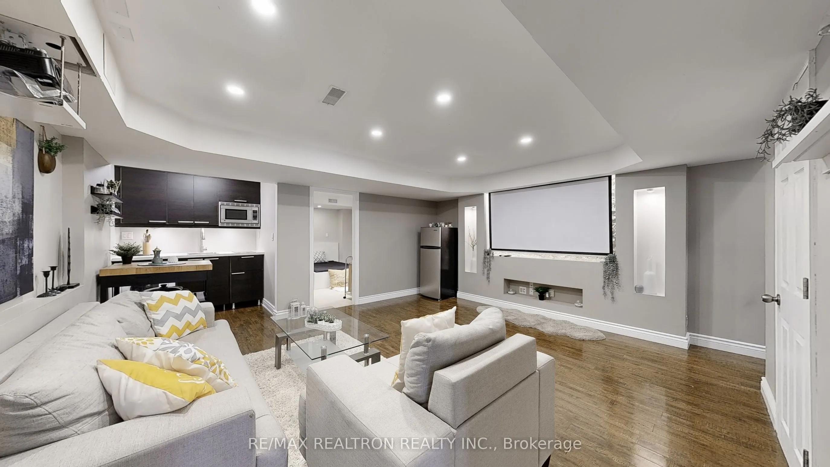 255 SELWYN Road