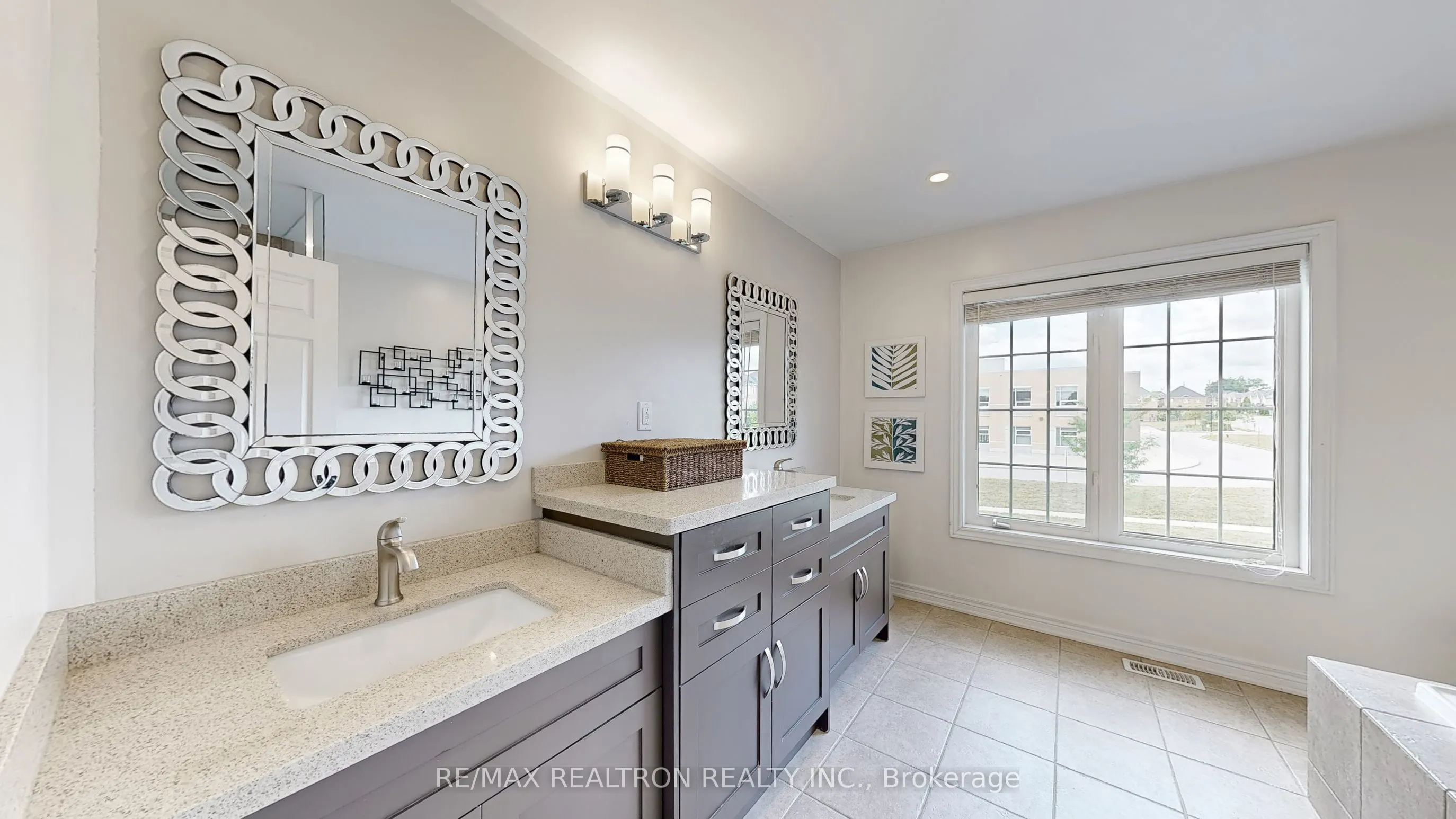 255 SELWYN Road