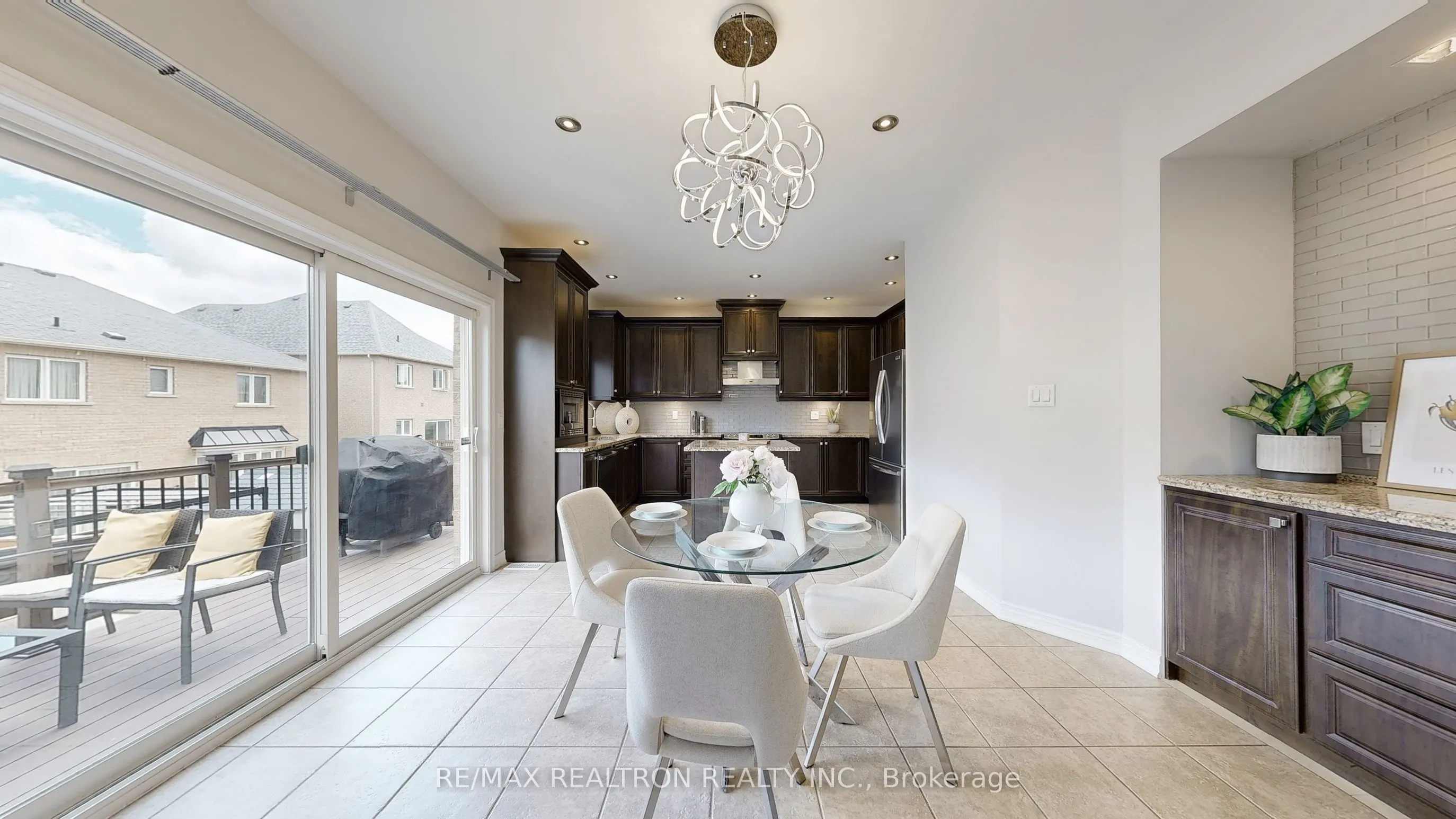255 SELWYN Road