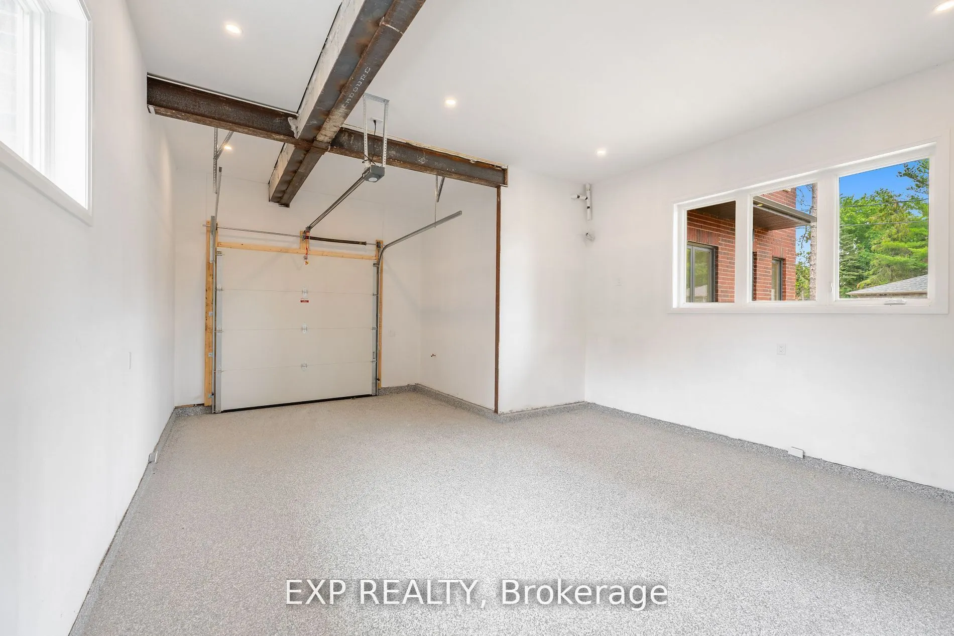 271 Main Street N