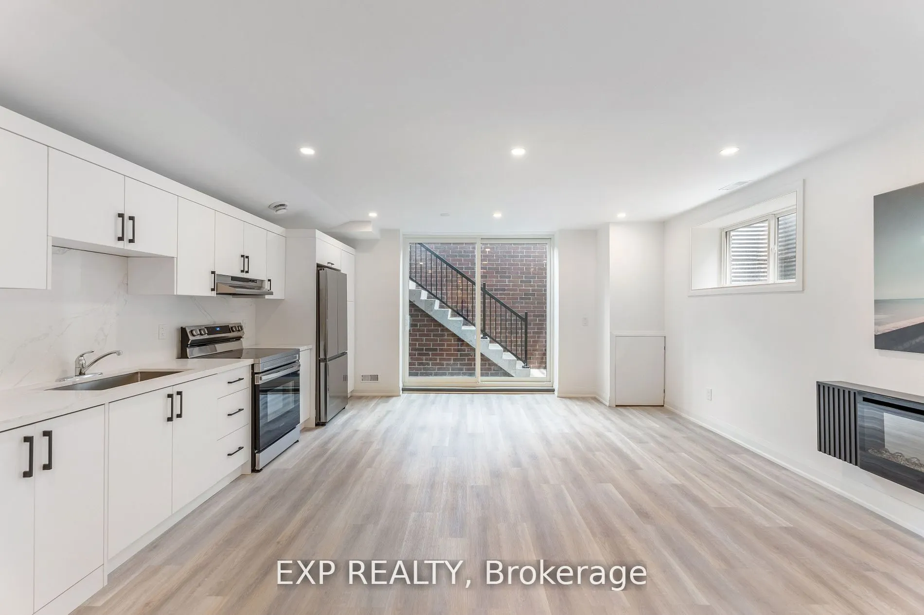 271 Main Street N
