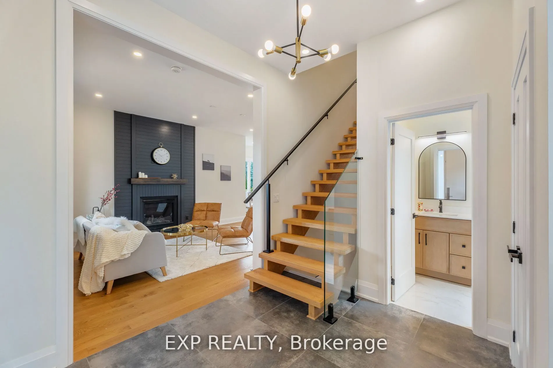 271 Main Street N