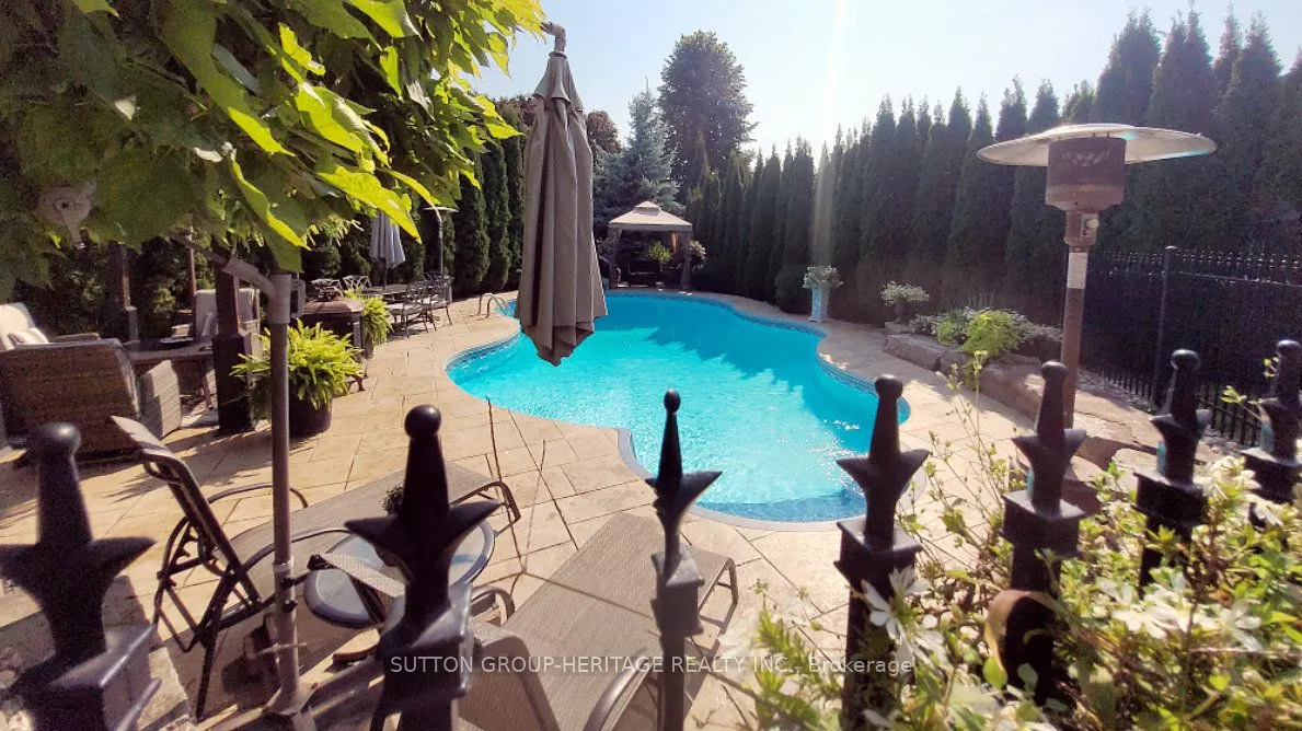 35 Pondmede Crescent