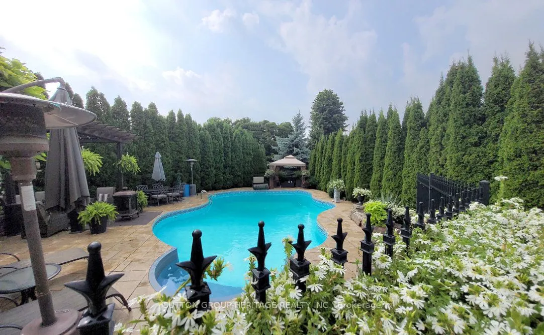 35 Pondmede Crescent
