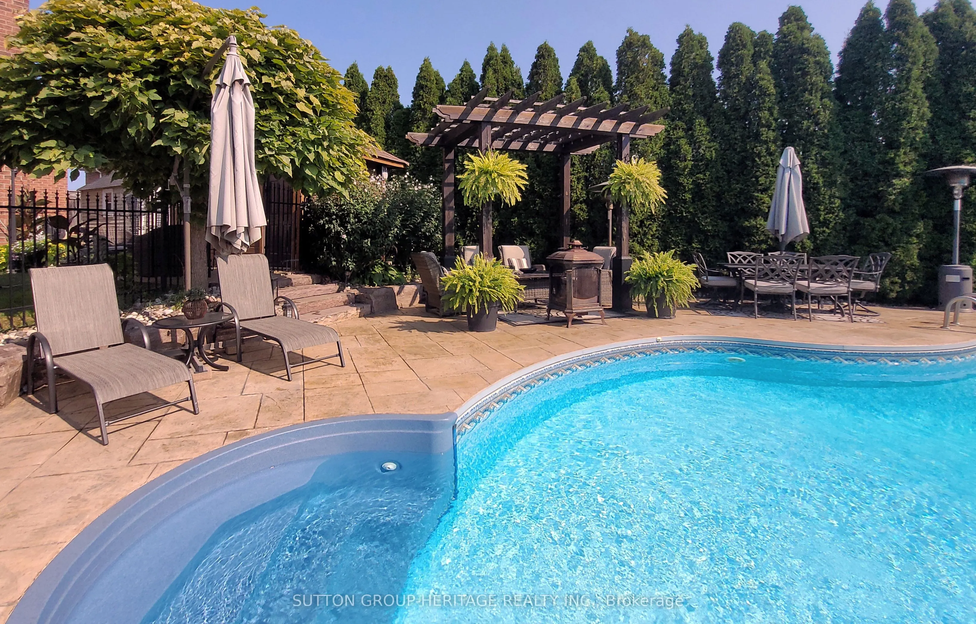 35 Pondmede Crescent