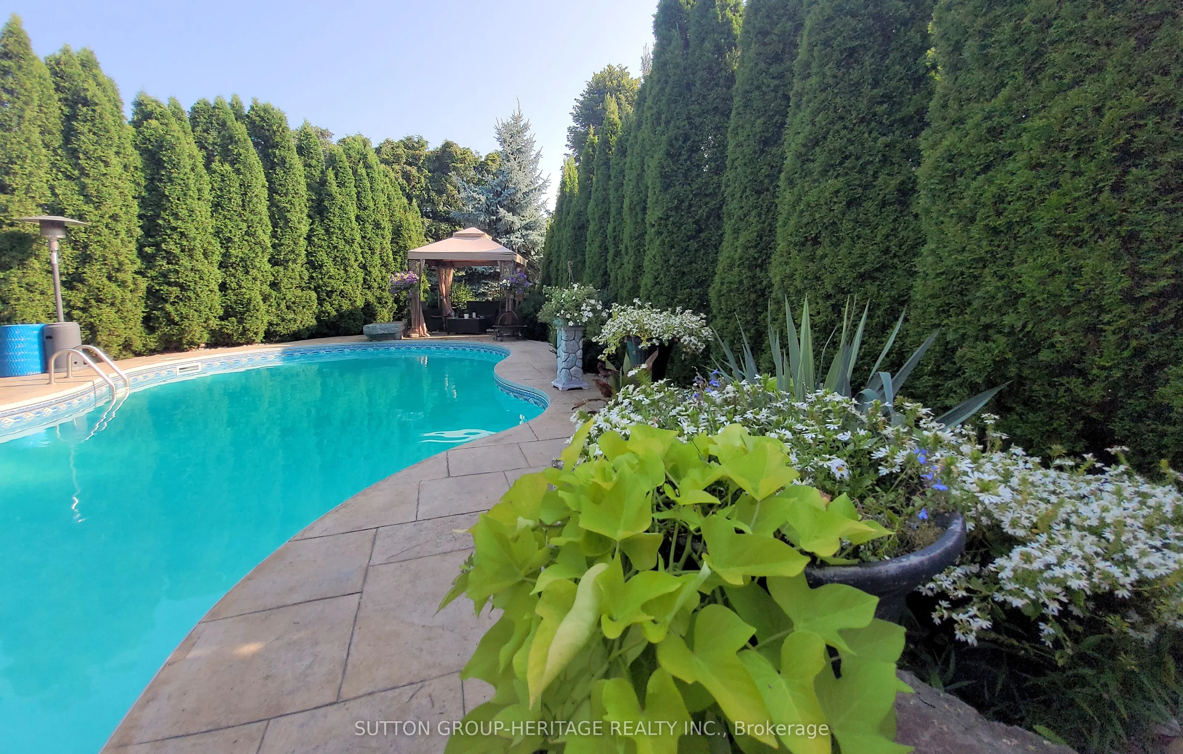 35 Pondmede Crescent