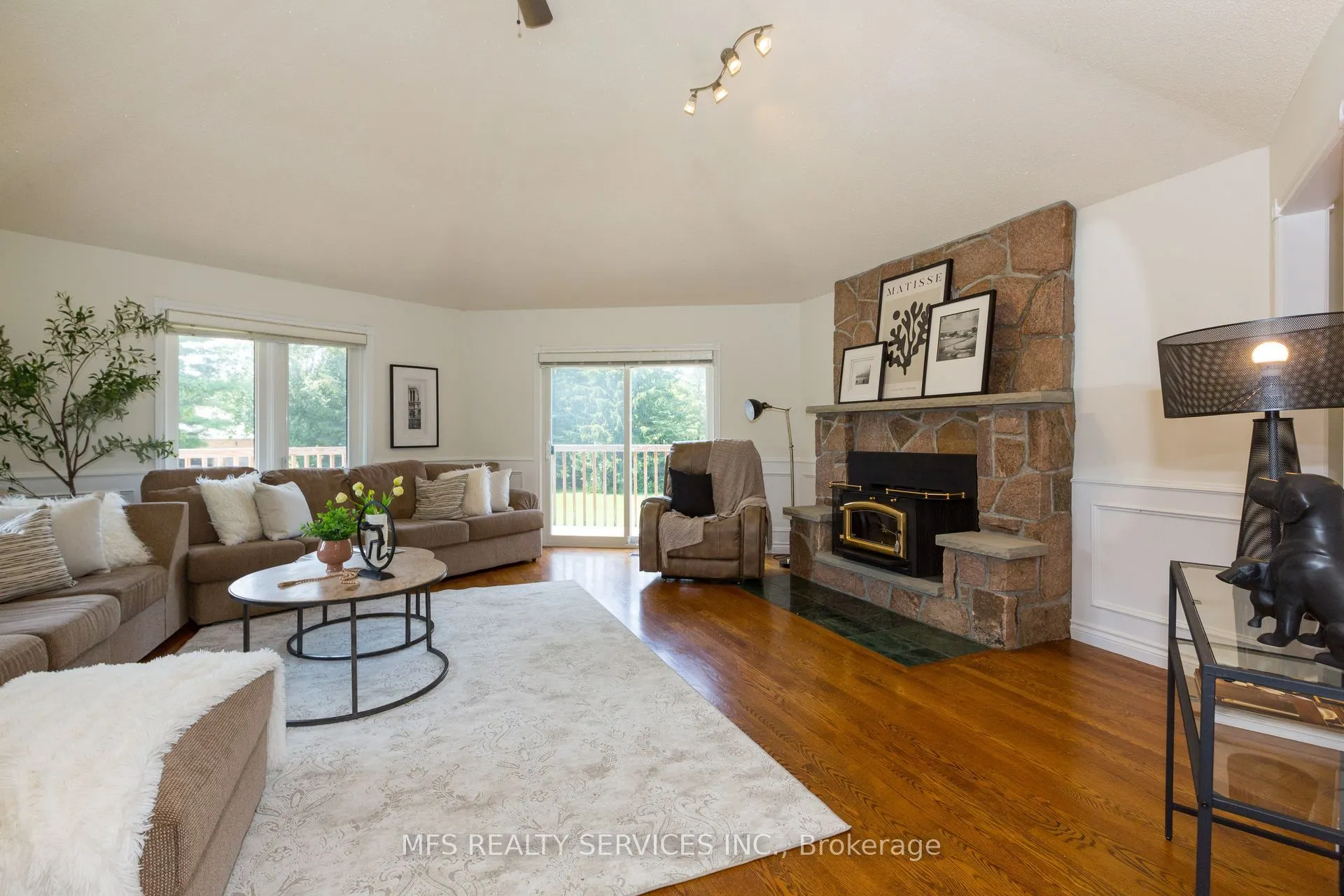 8 Marilyn Avenue