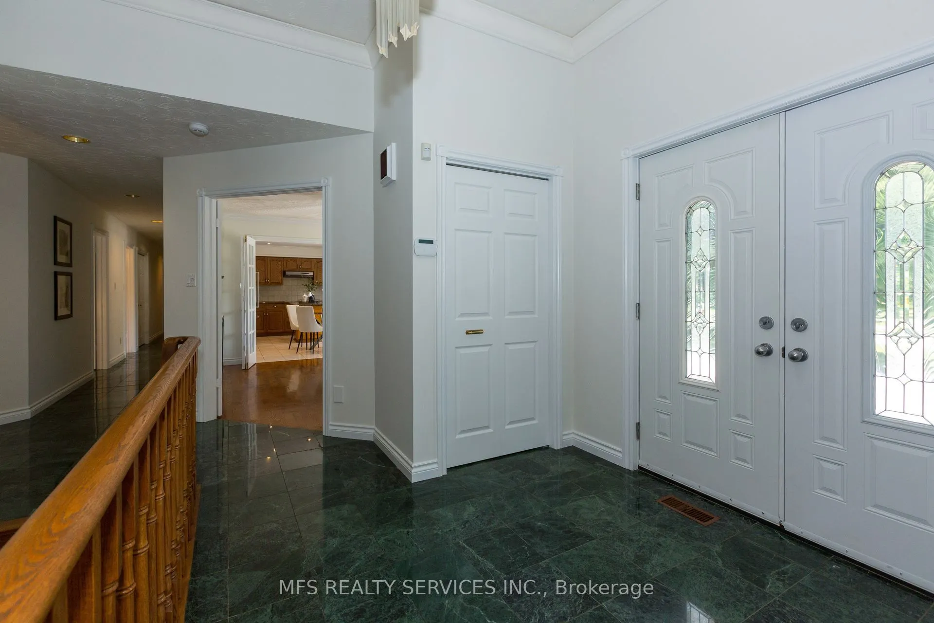 8 Marilyn Avenue