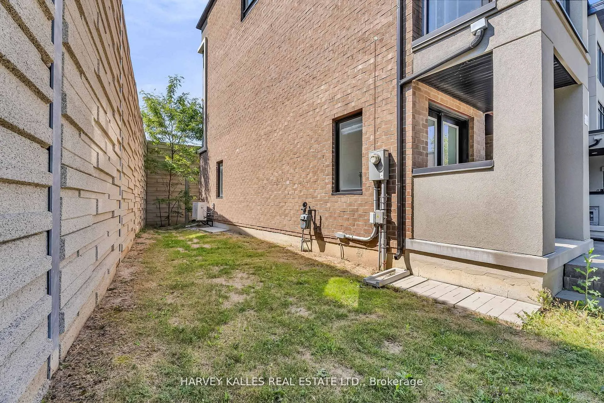 106 Moneypenny Place