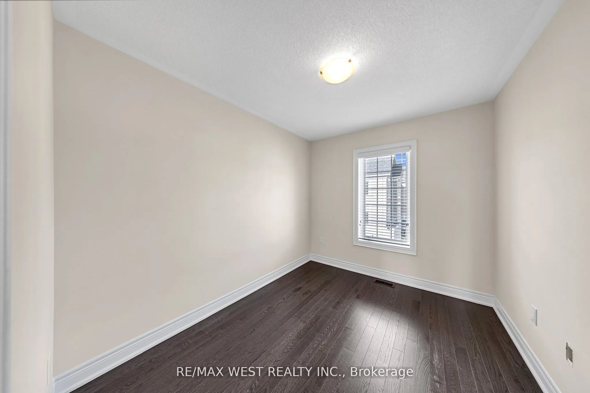 8 Andress Way