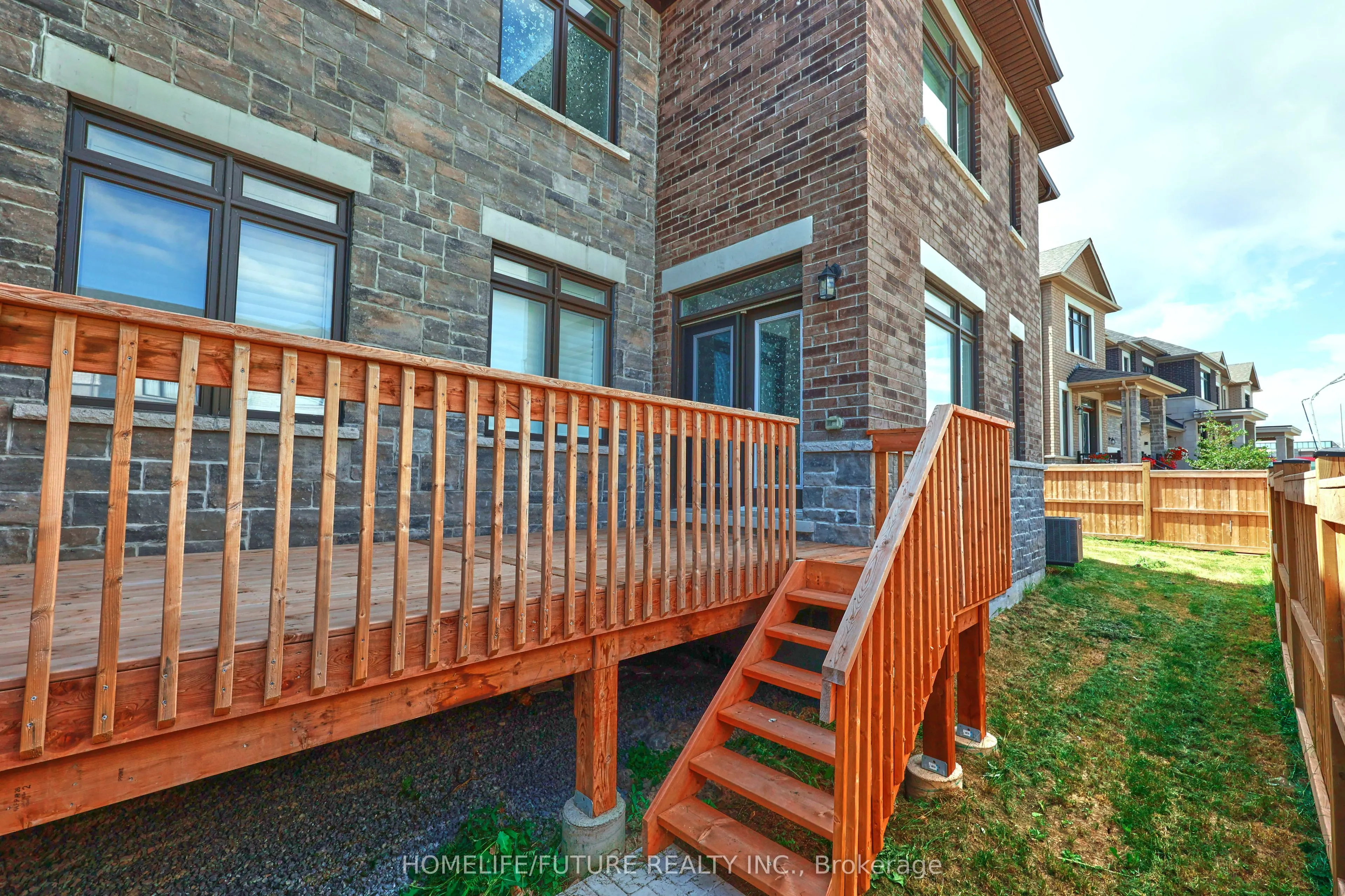28 Jinnah Avenue E