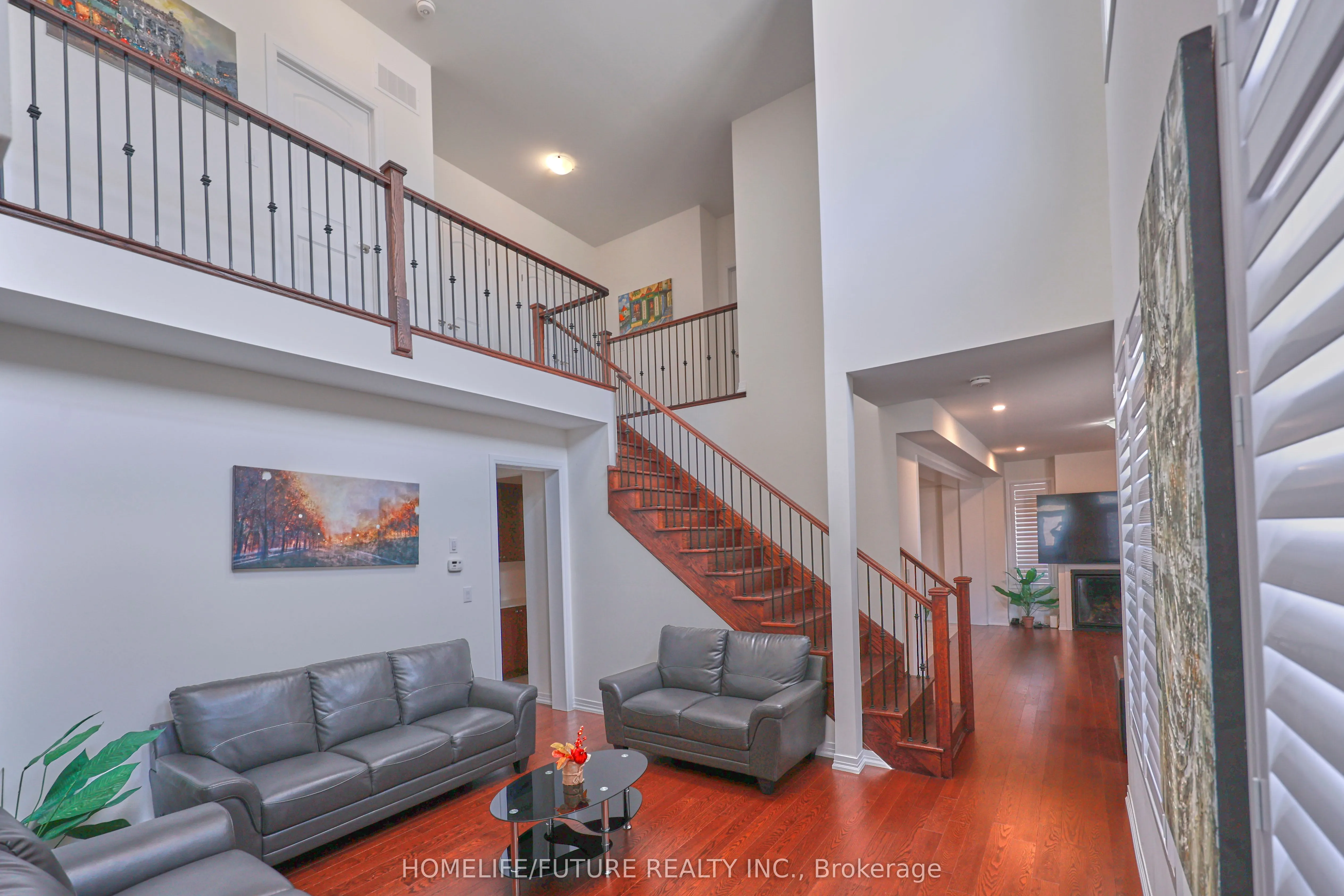 28 Jinnah Avenue E