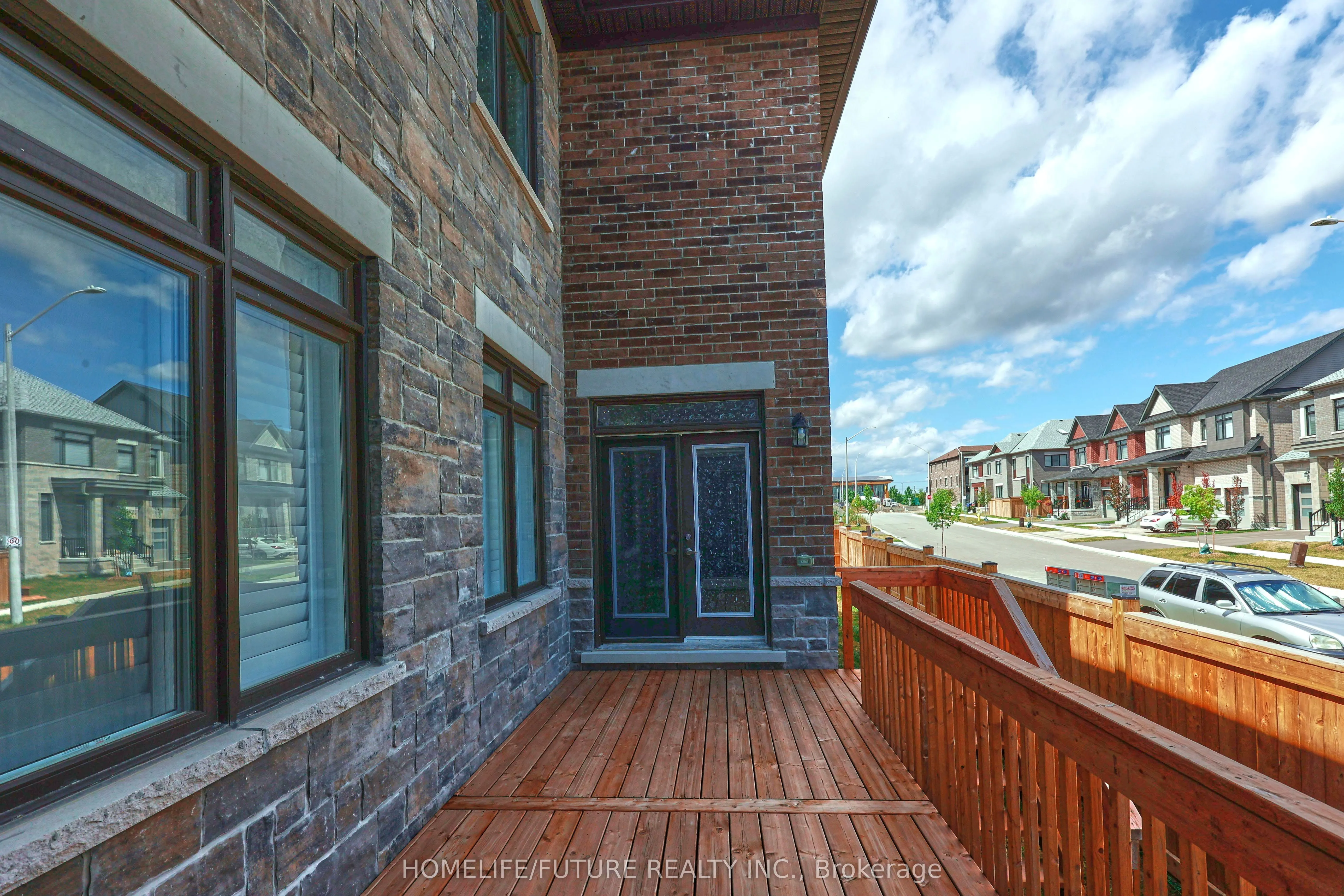 28 Jinnah Avenue E