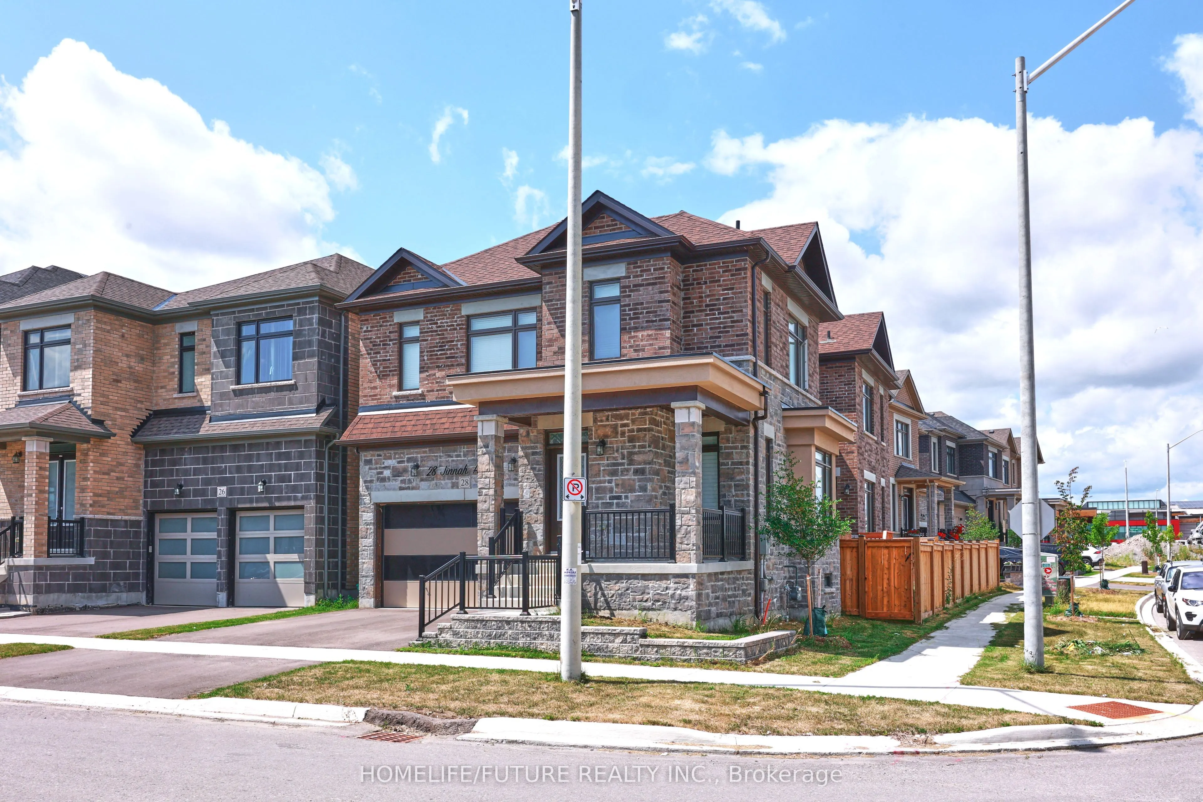 28 Jinnah Avenue E