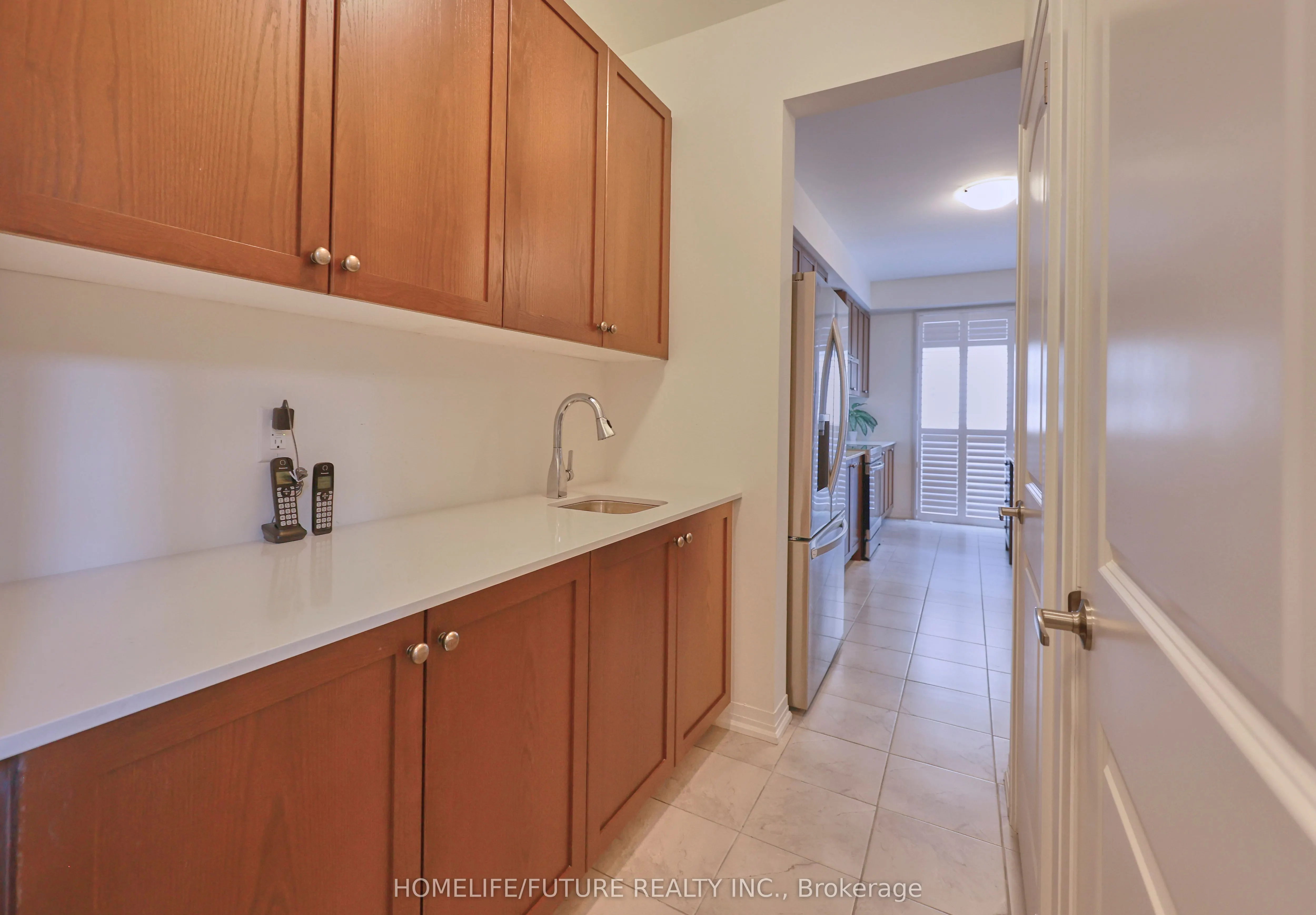 28 Jinnah Avenue E