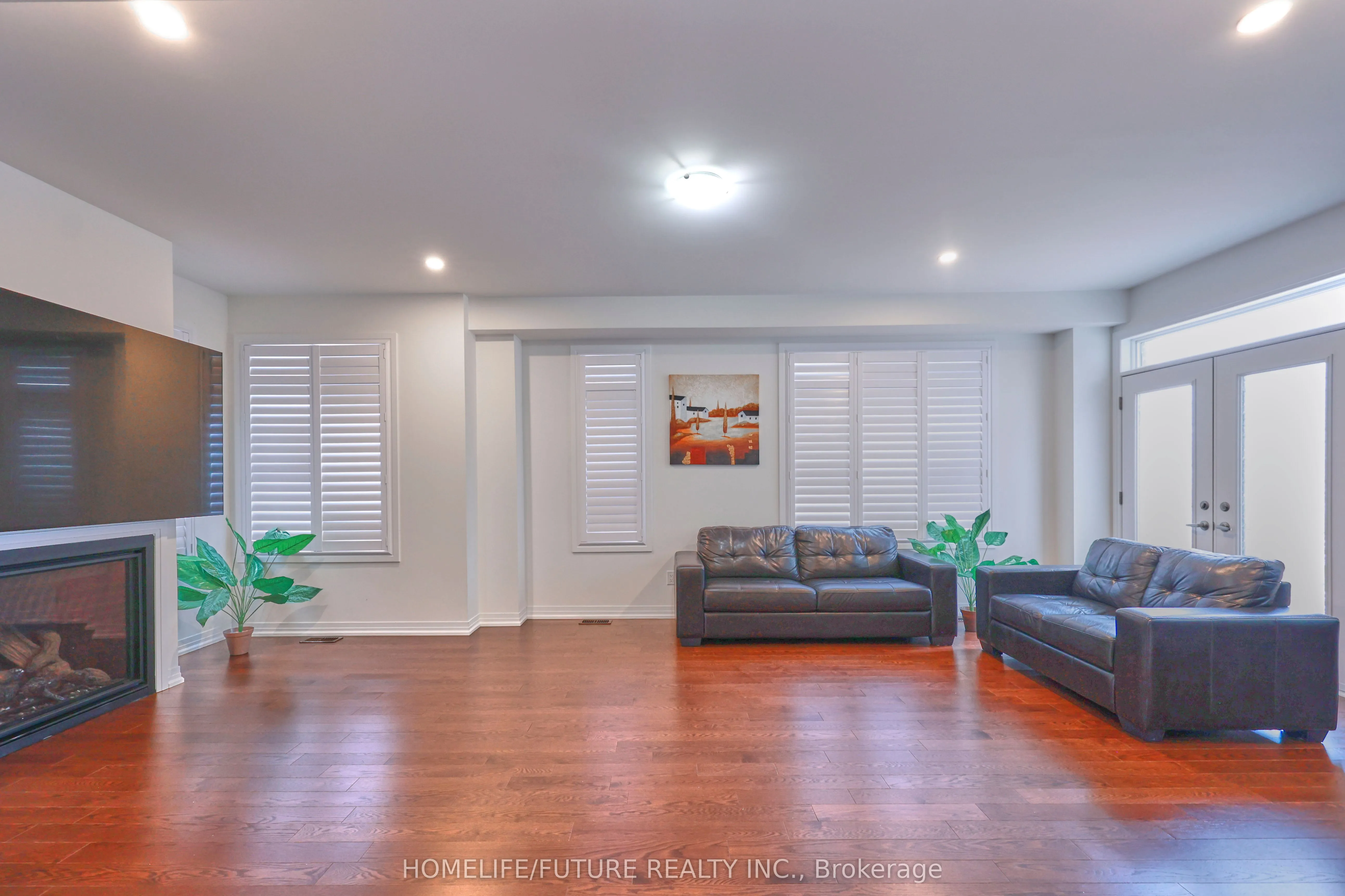 28 Jinnah Avenue E
