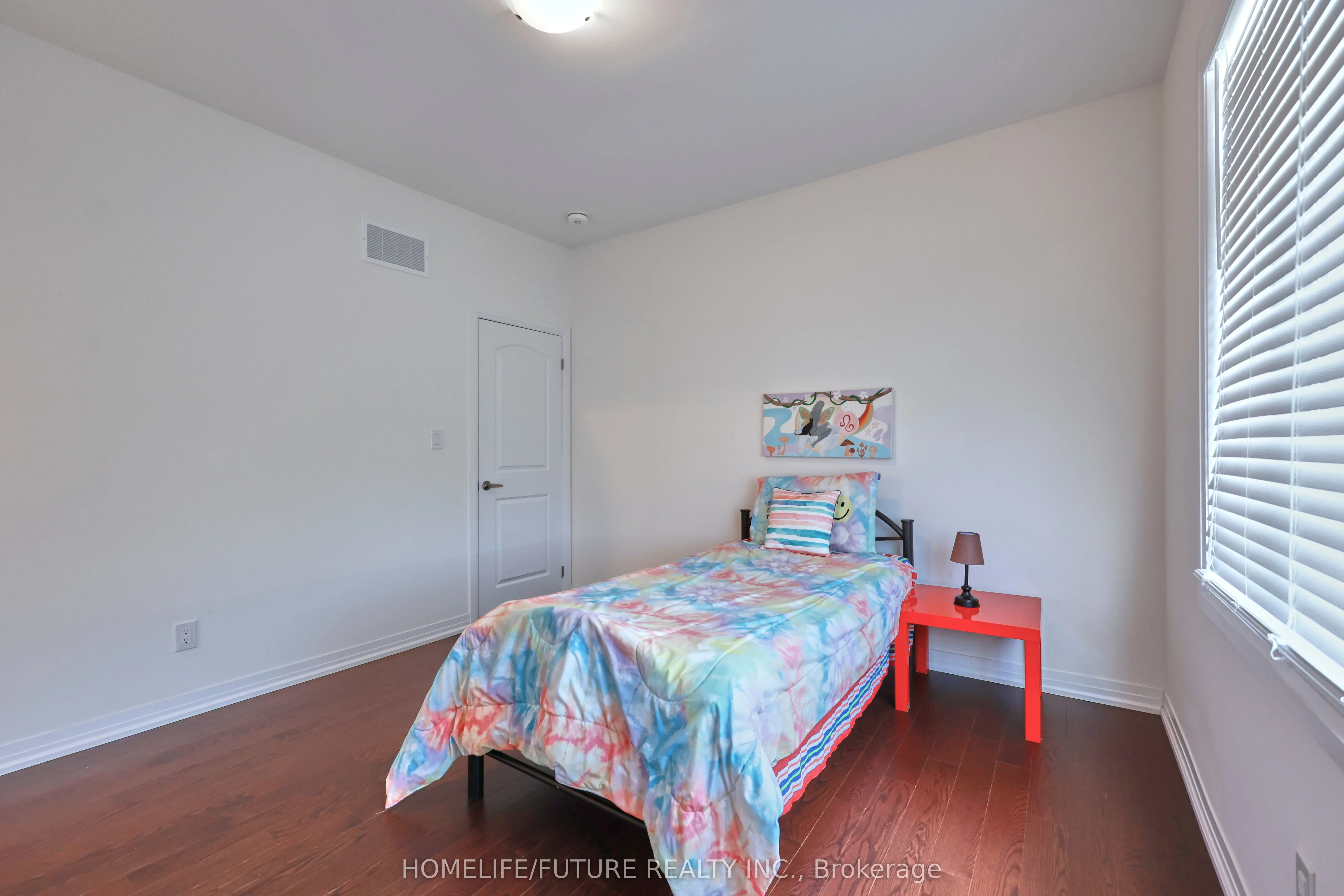 28 Jinnah Avenue E